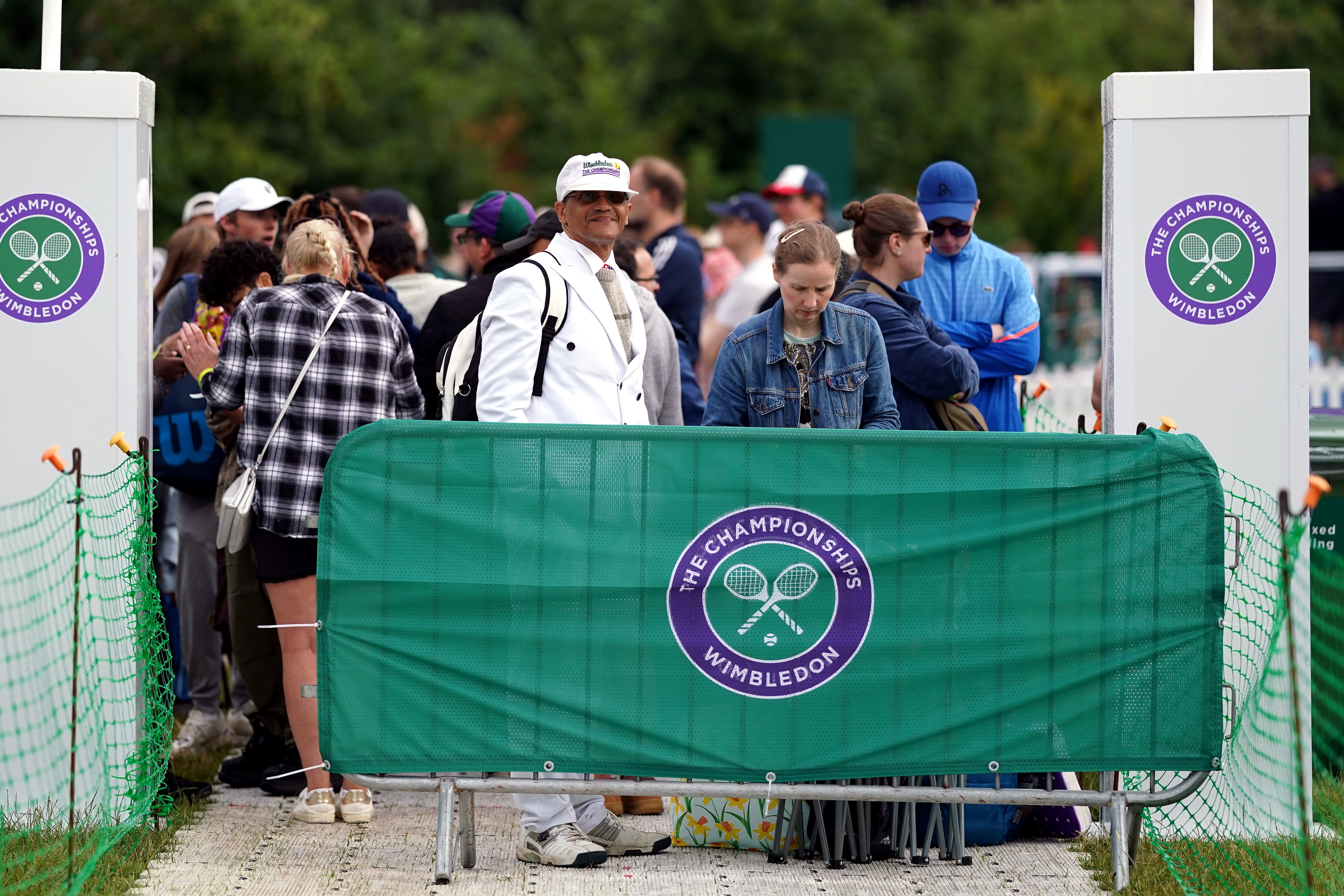 Tennis fans queue for hours to access the All England Club