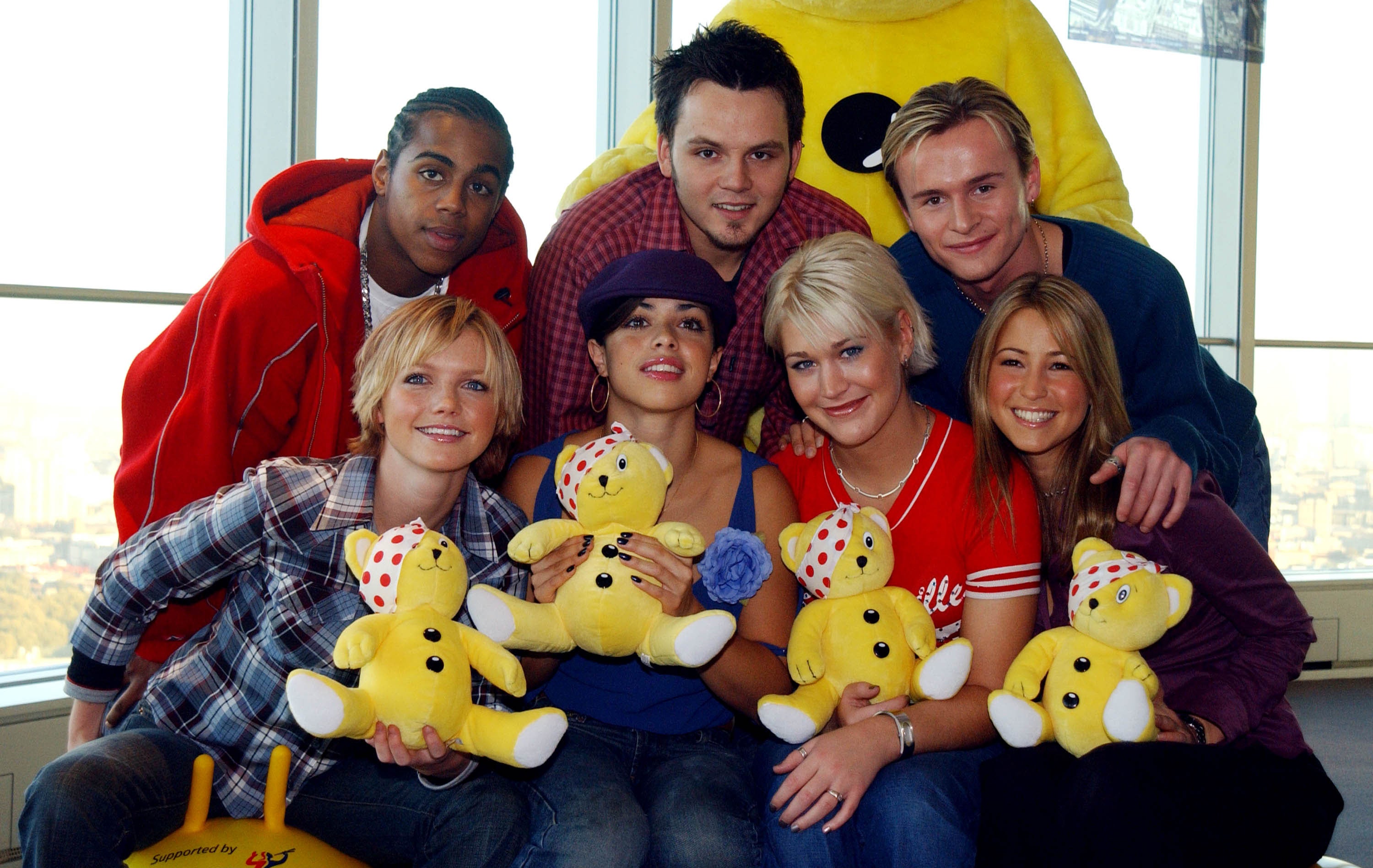 S Club 7 in 2001