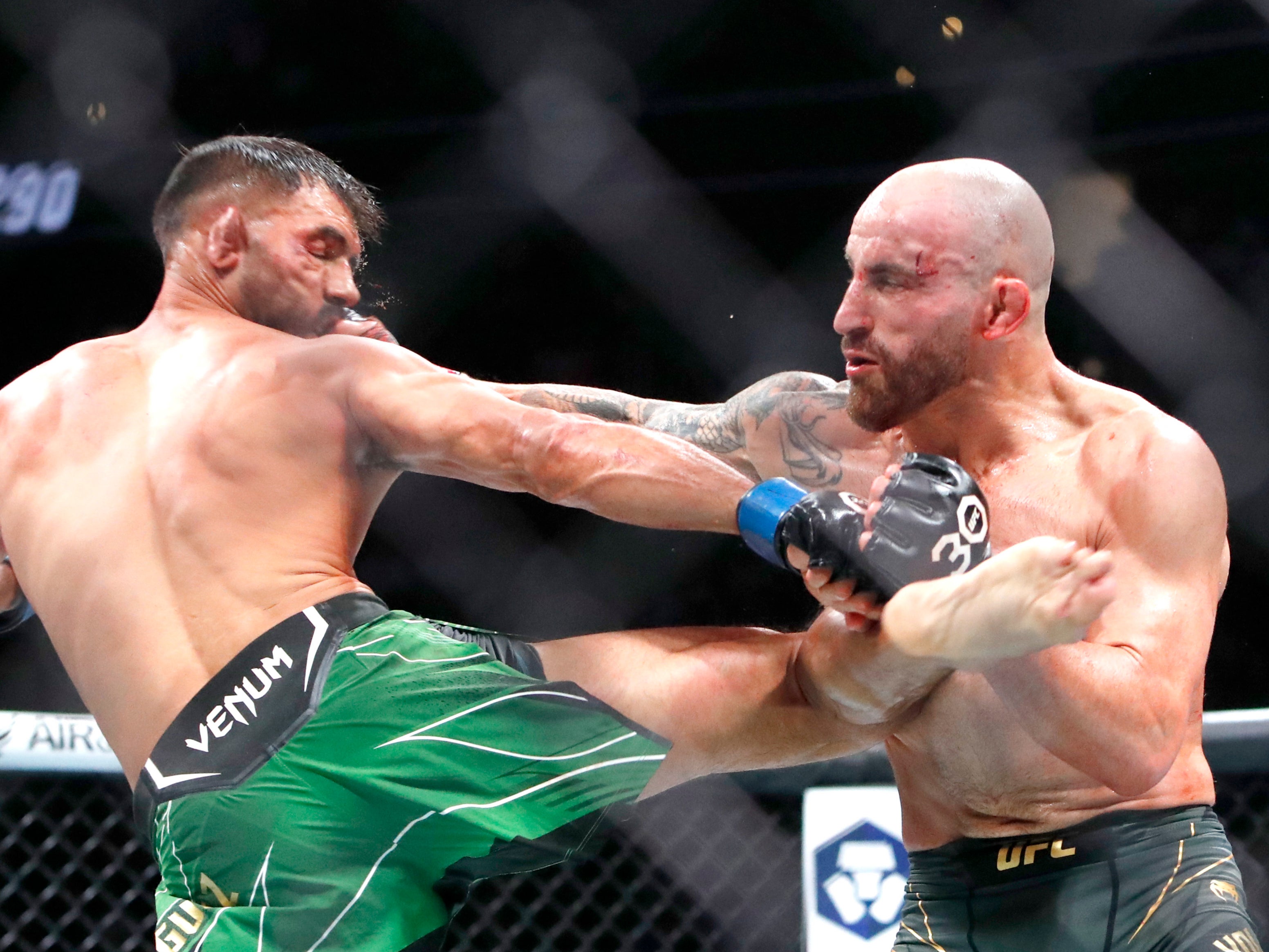 Alexander Volkanovski (right) during his win against Yair Rodriguez