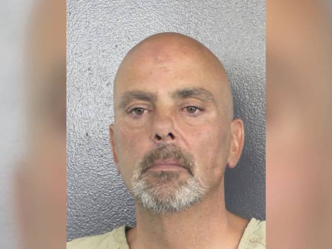 Ohio man escorted from United Flight after grabbing passenger’s leg and refusing to let go