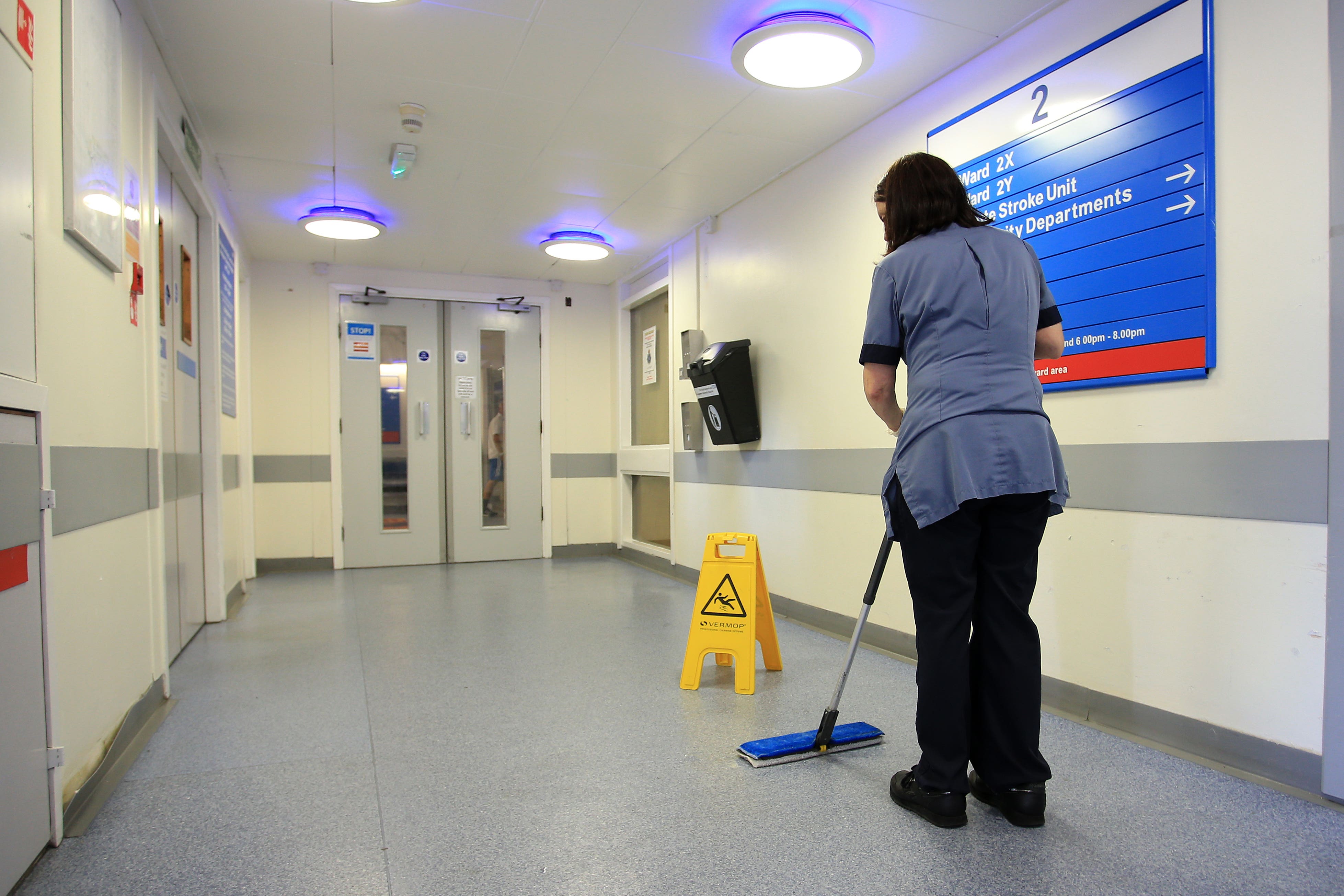 A hospital ward (Peter Byrne/PA)