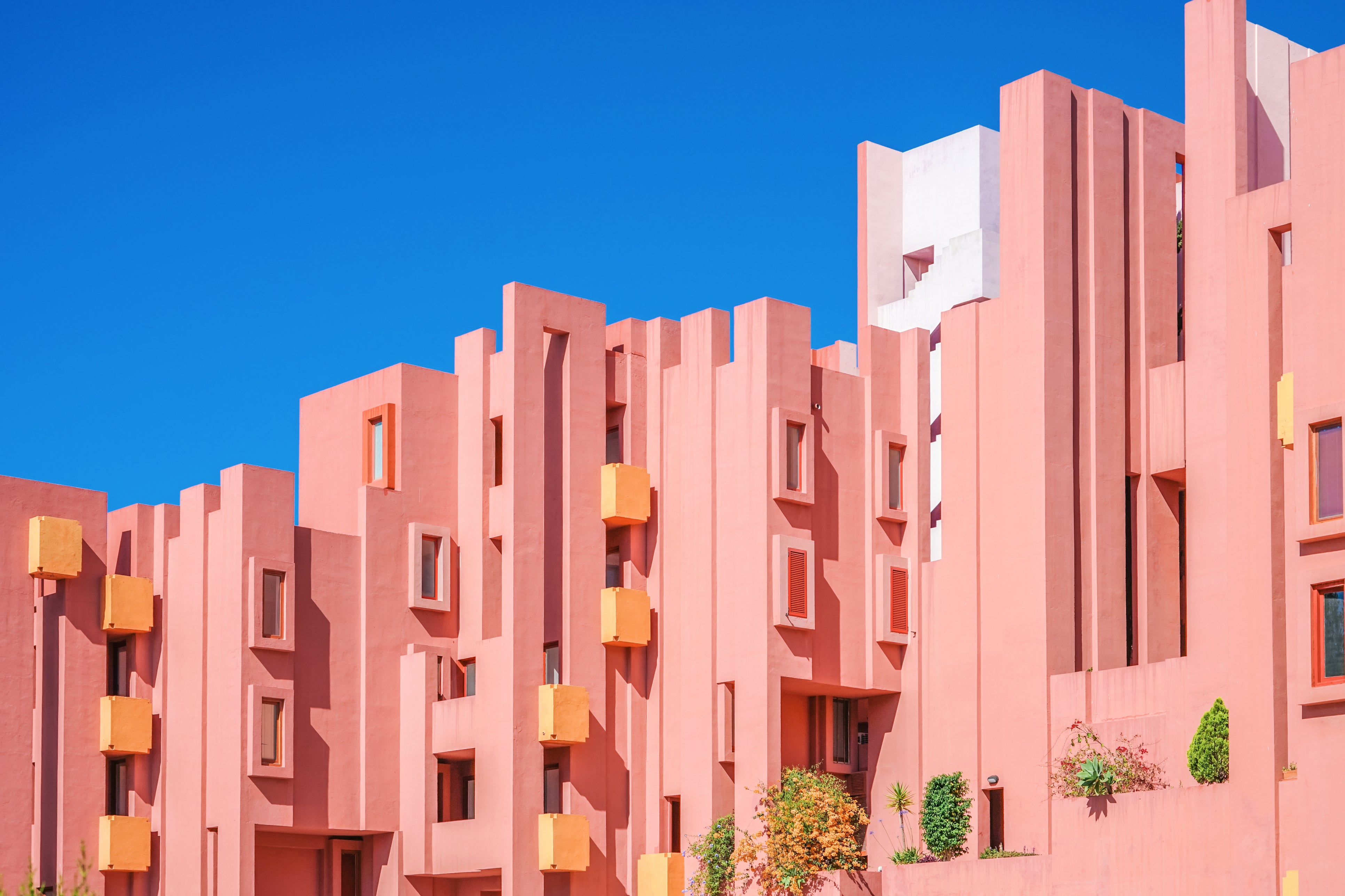 The La Muralla Roja building by architect Ricardo Bofill