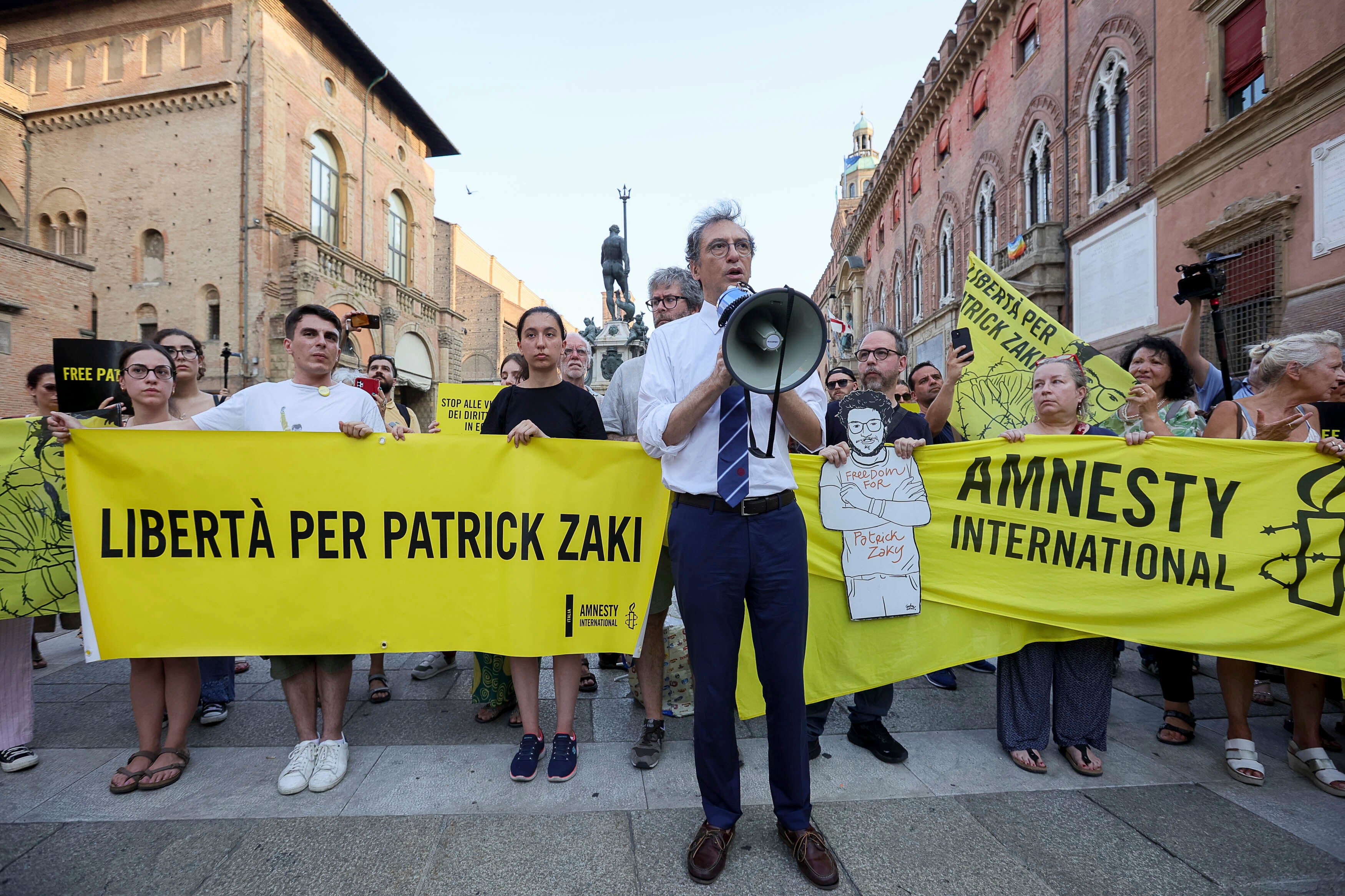 Egypt pardons jailed activists, including two prominent rights defenders, official reports say