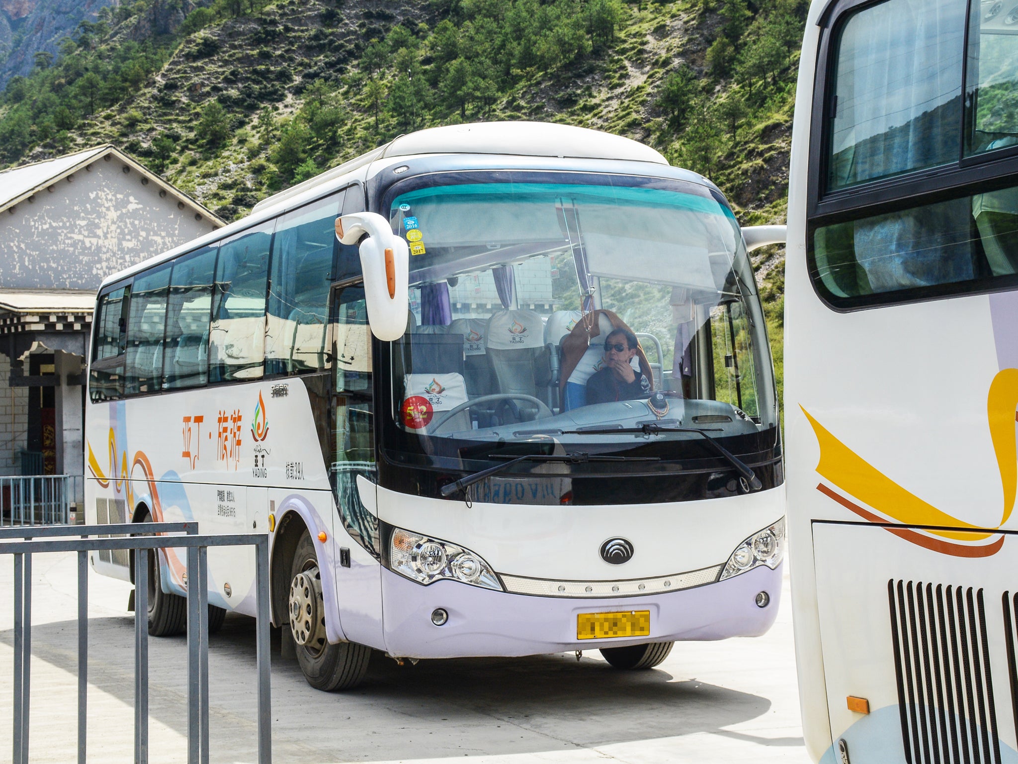 The guide can be seen berating the women on the bus