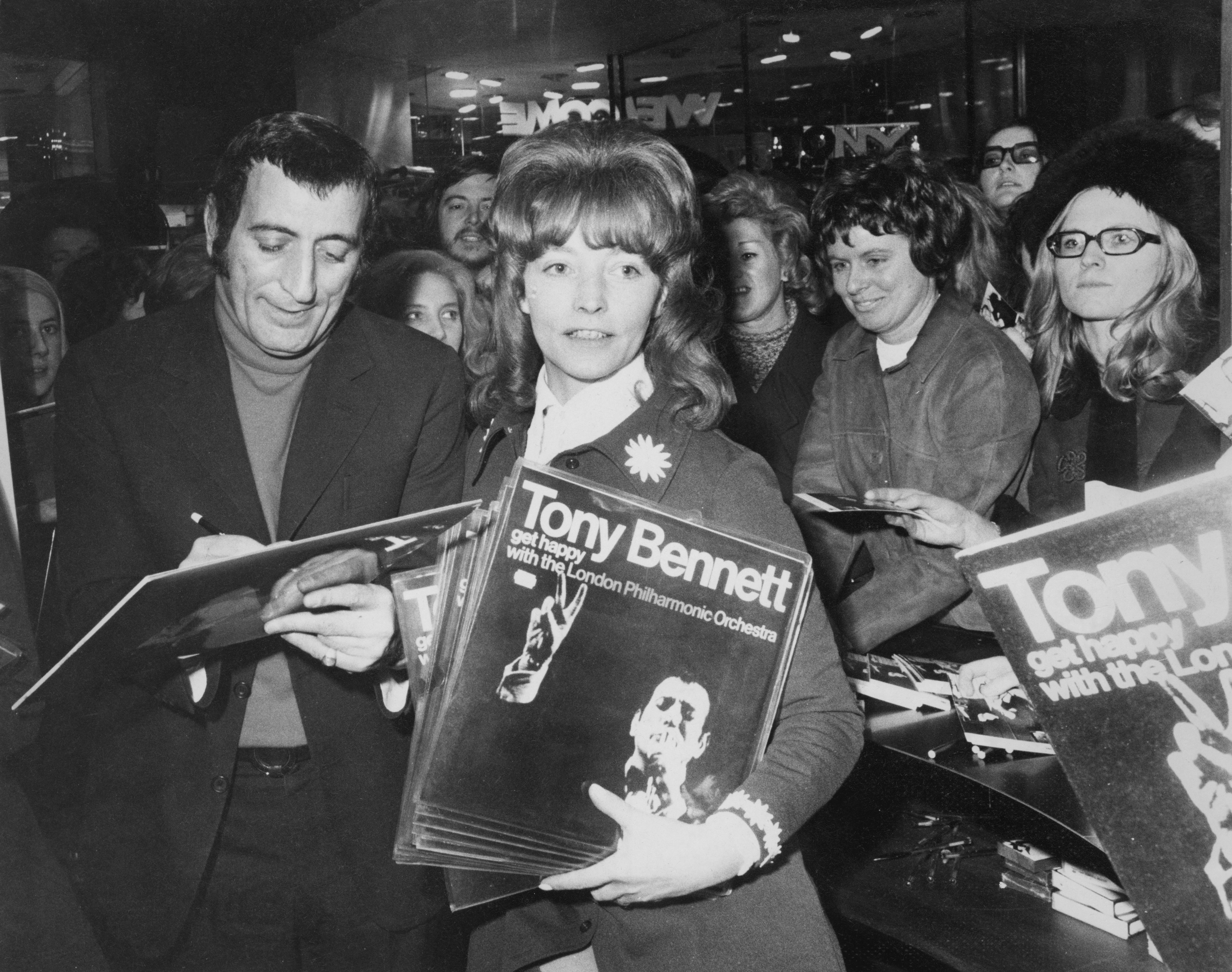 Bennett autographs a copy of his LP 'Get Happy with the London Philharmonic Orchestra' for a fan at Chappells Music Centre in the West End of London in 1972