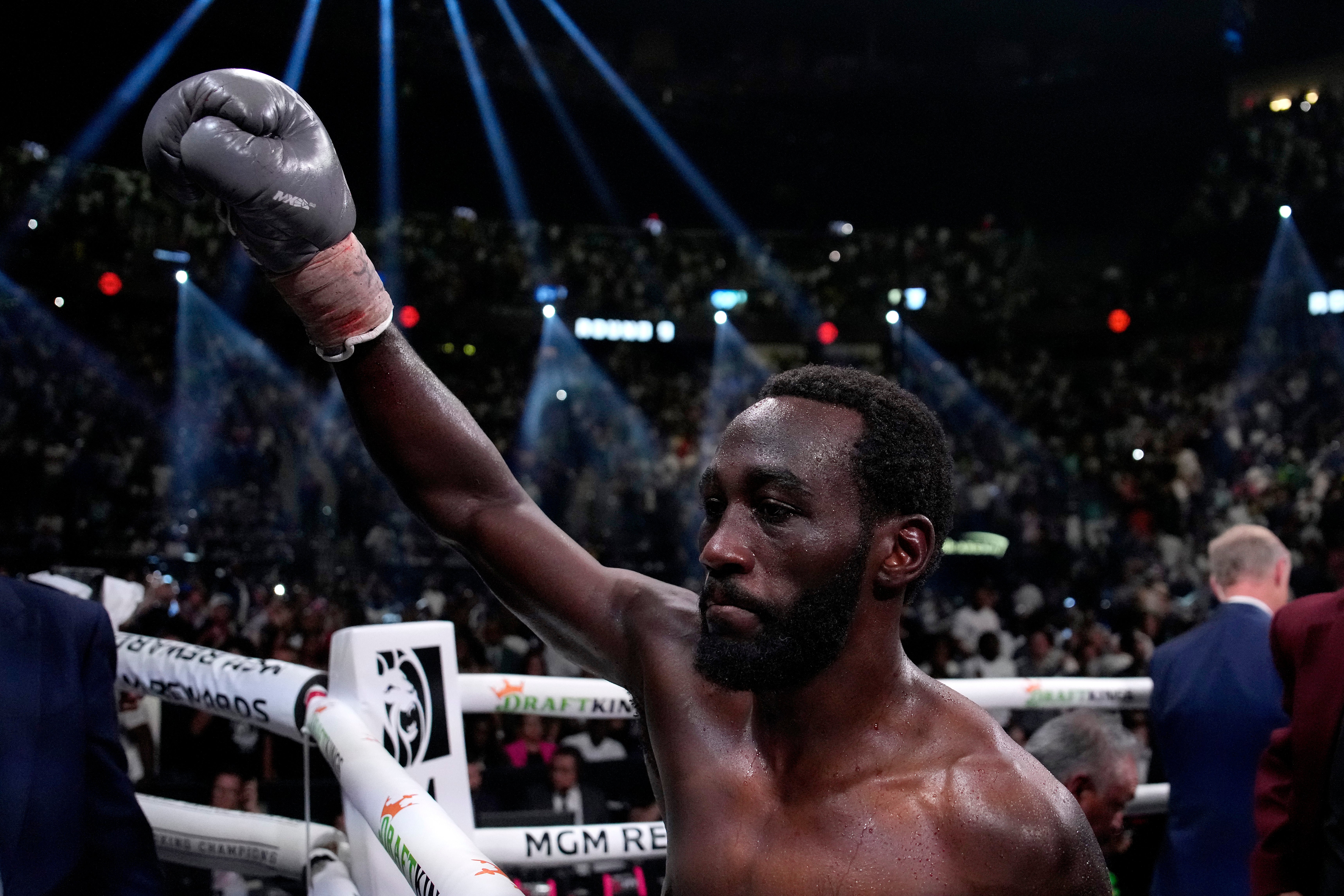 Crawford salutes the crowd in Las Vegas