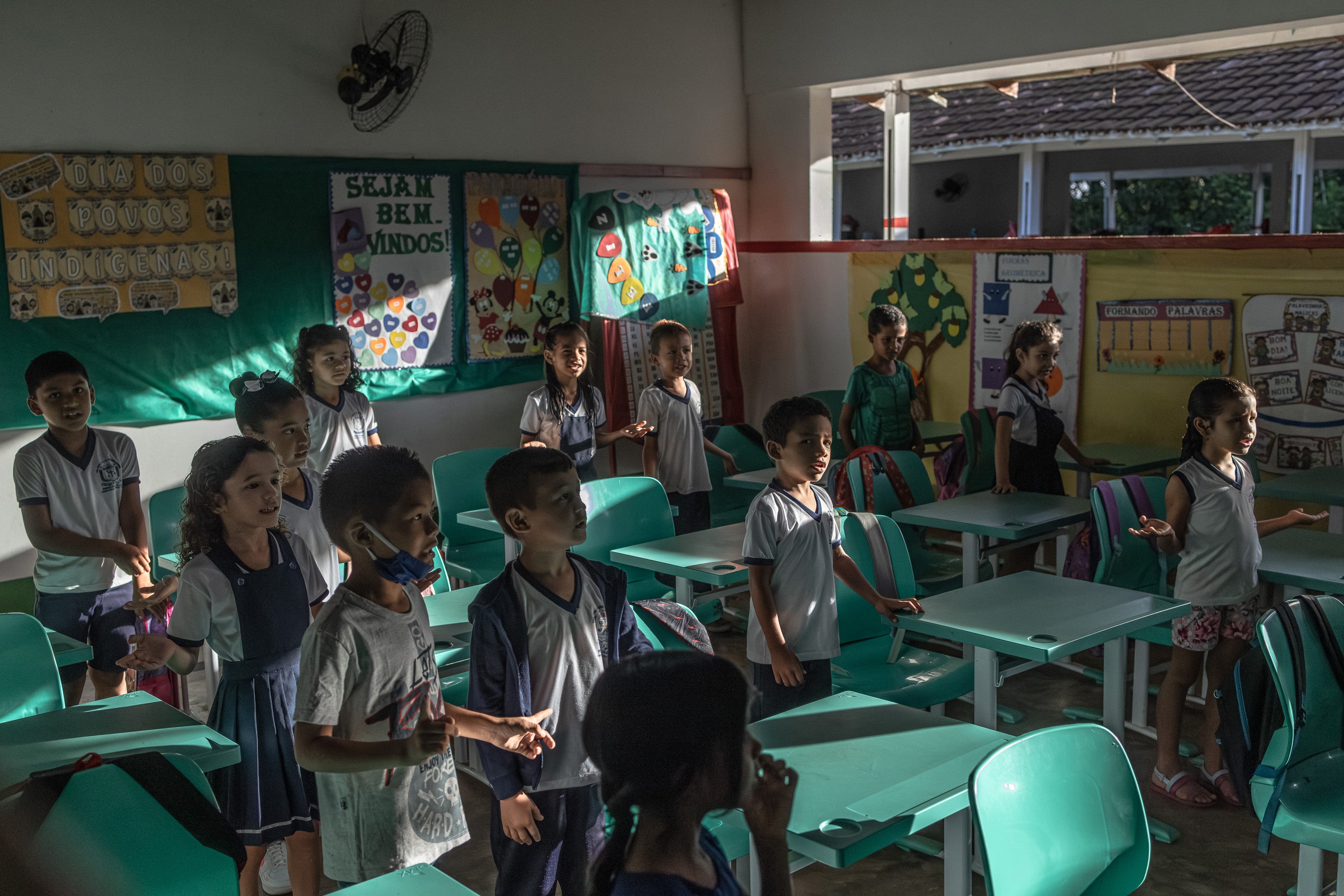 Students in a classroom in the Princesa Izabel school, established during the Fordlândia project