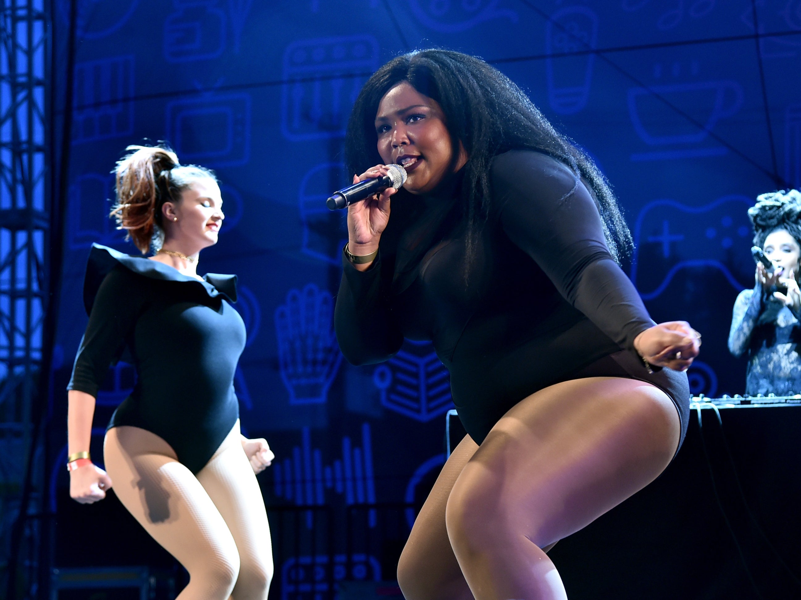 A pre-fame Lizzo performs in 2016