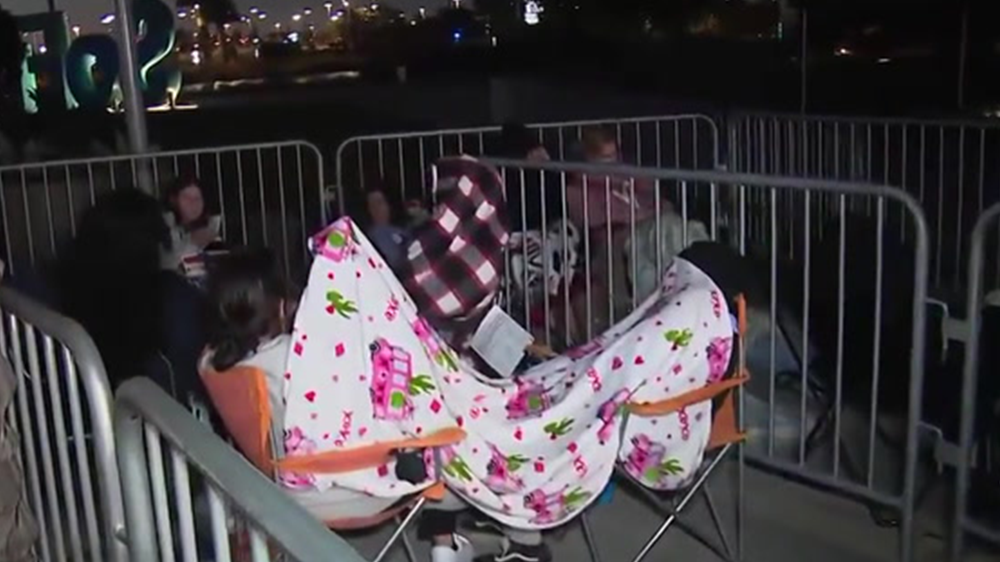 Taylor Swift fans queue up overnight ahead of star’s first LA show
