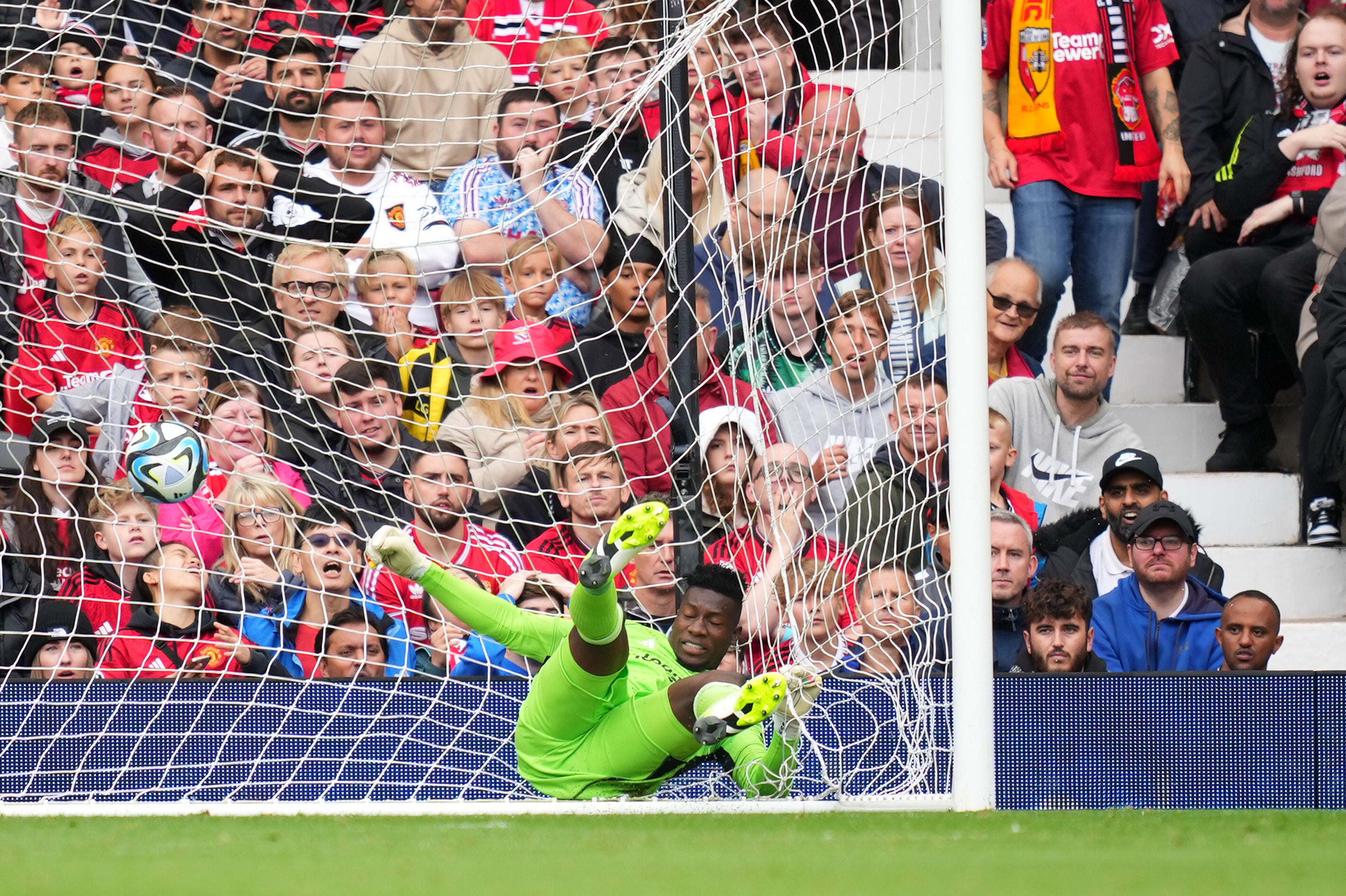 Onana has an Old Trafford debut to forget against Lens