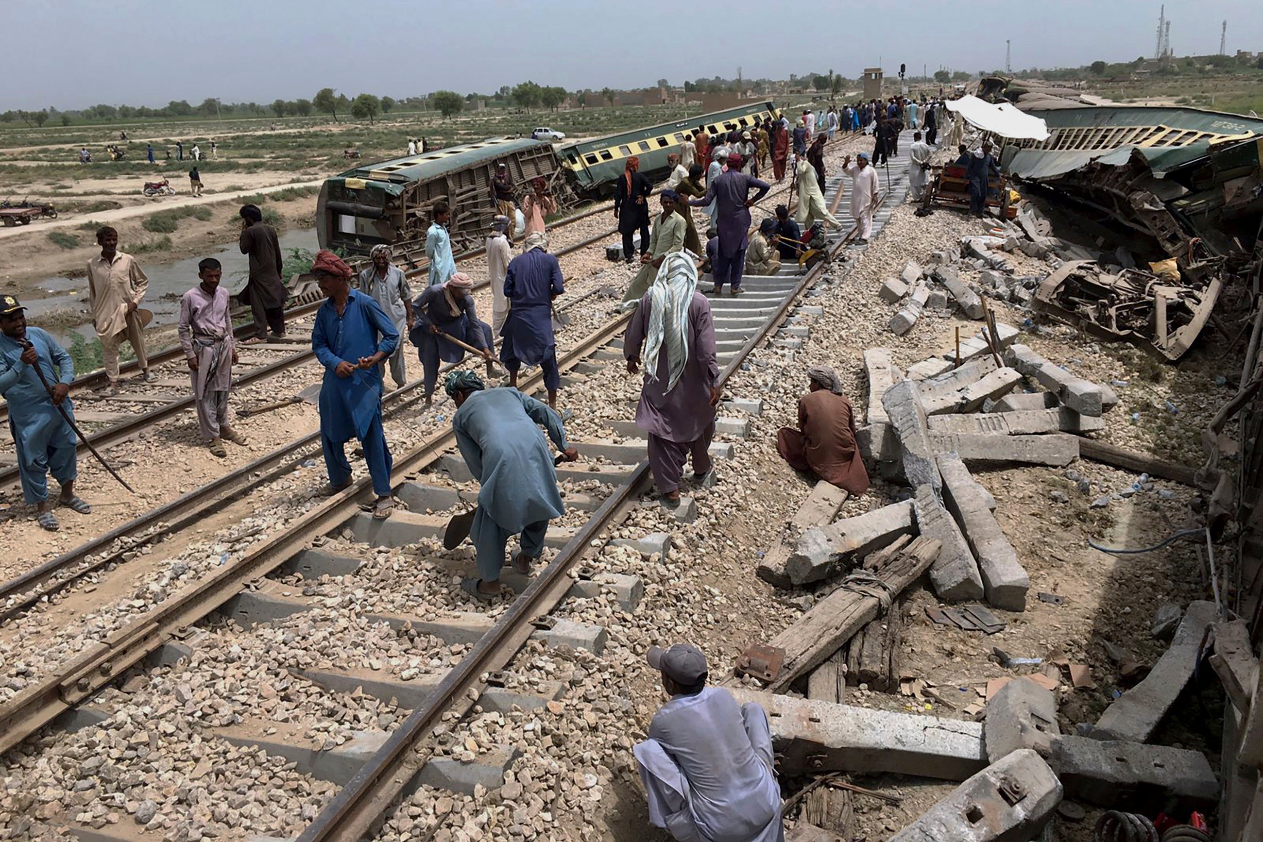 Pakistan Train Crash
