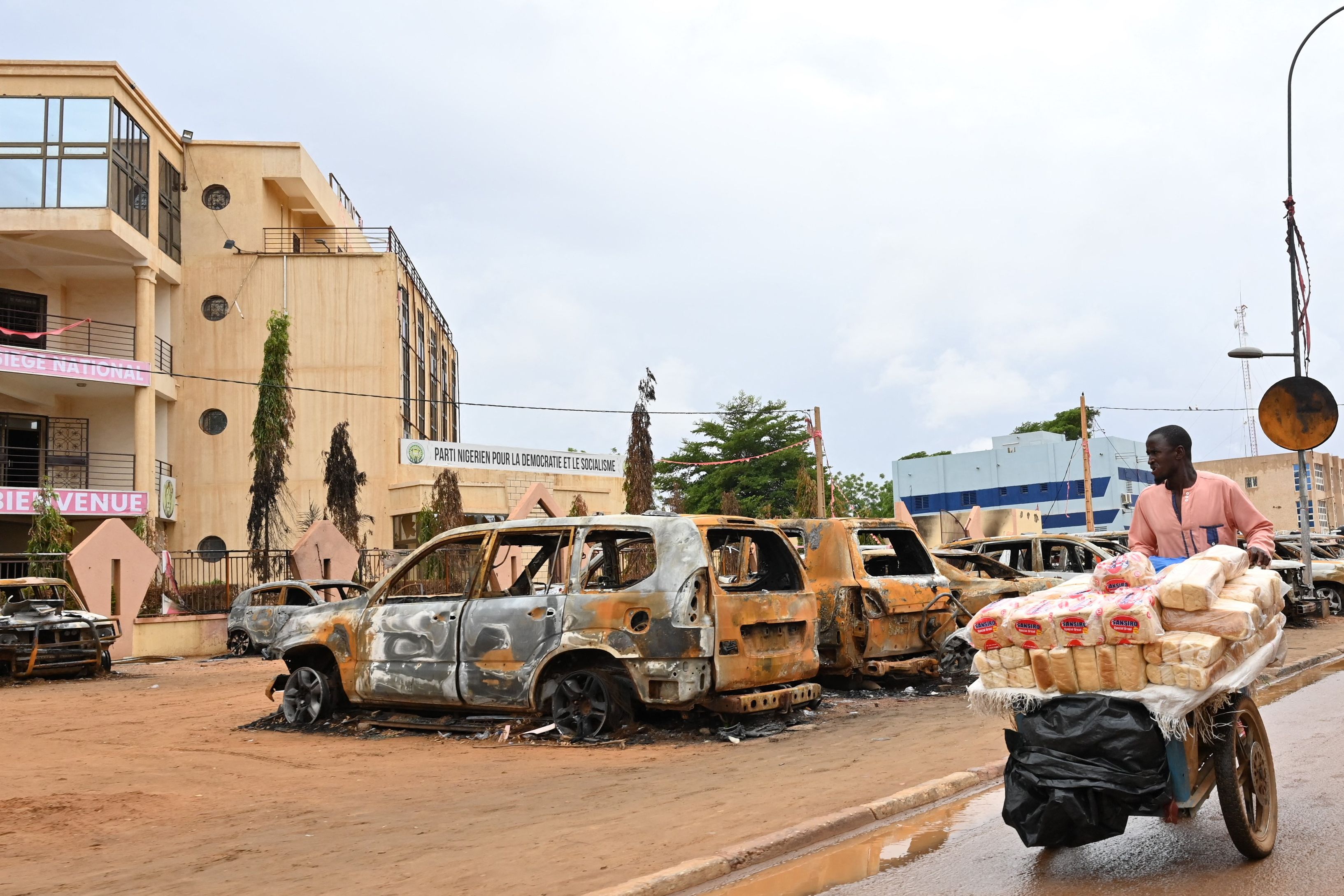 A street vendor outside the headquarters of ousted president on Monday