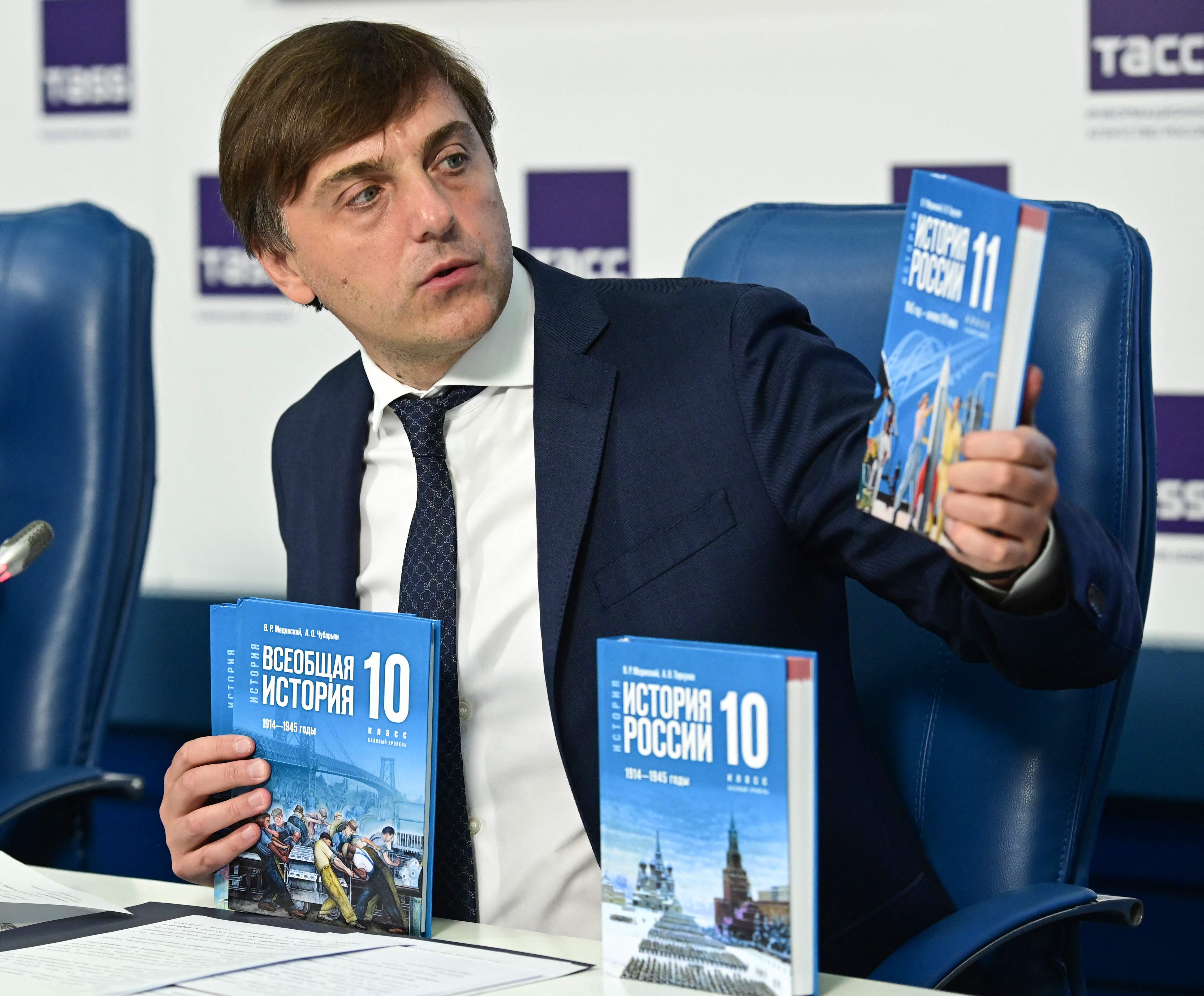 Kremlin rushes out schoolbook praising Putin’s Ukraine invasion