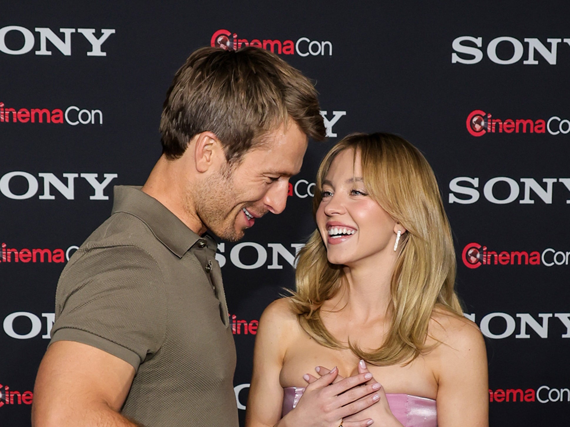 Glen Powell (left) and Sydney Sweeney