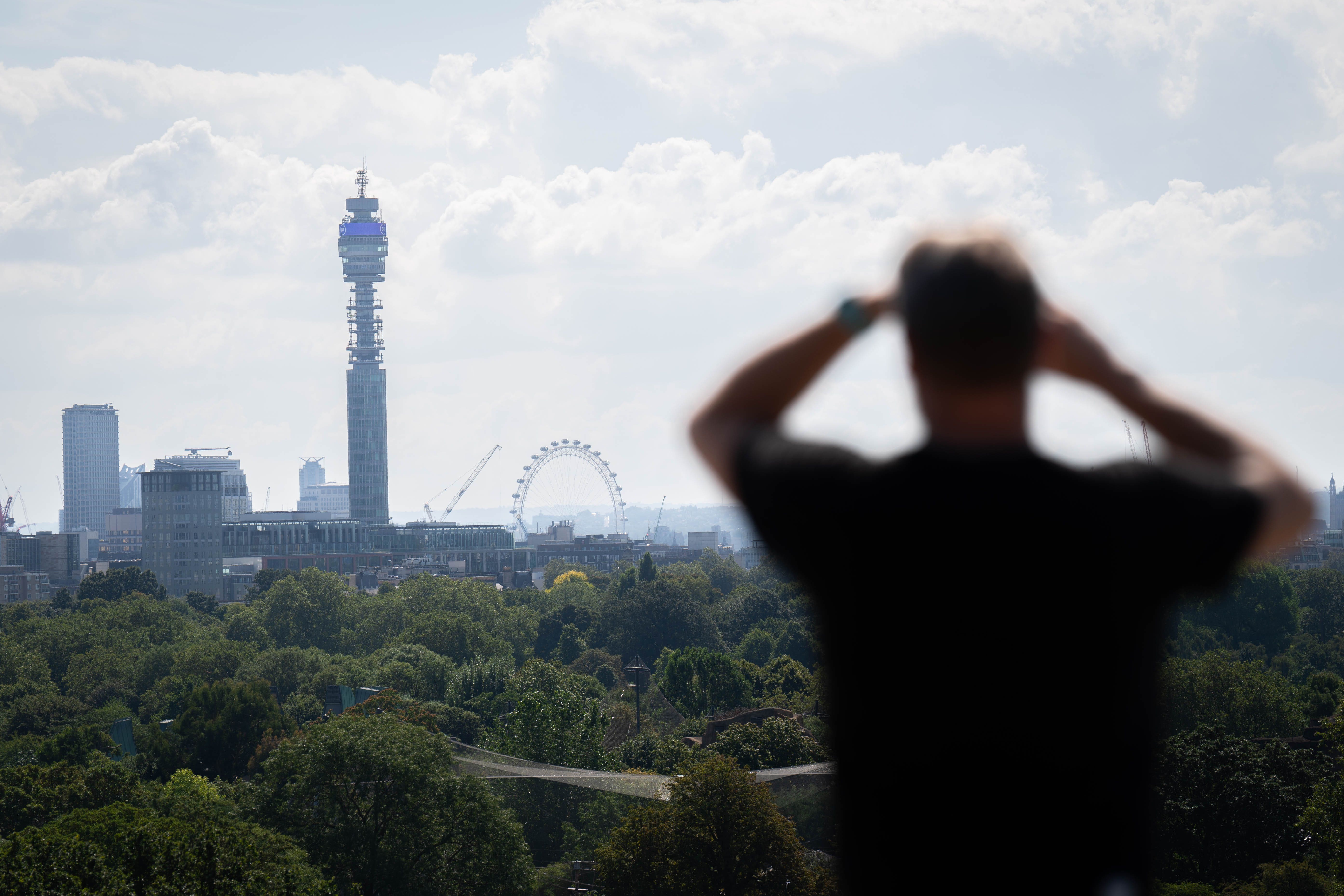 Thunderstorm on way but temperatures to soar for end of summer holidays