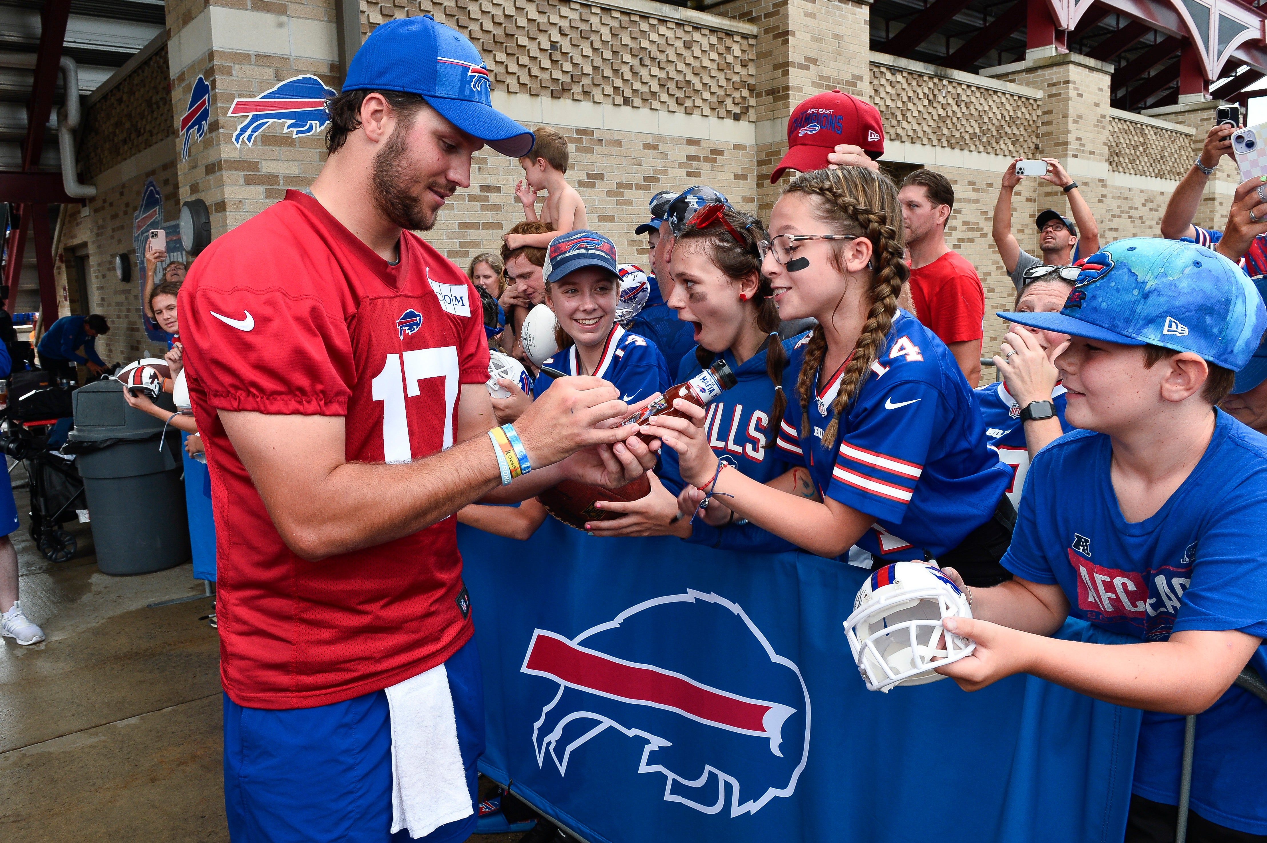 Bills Allen Reluctant Celebrity Football