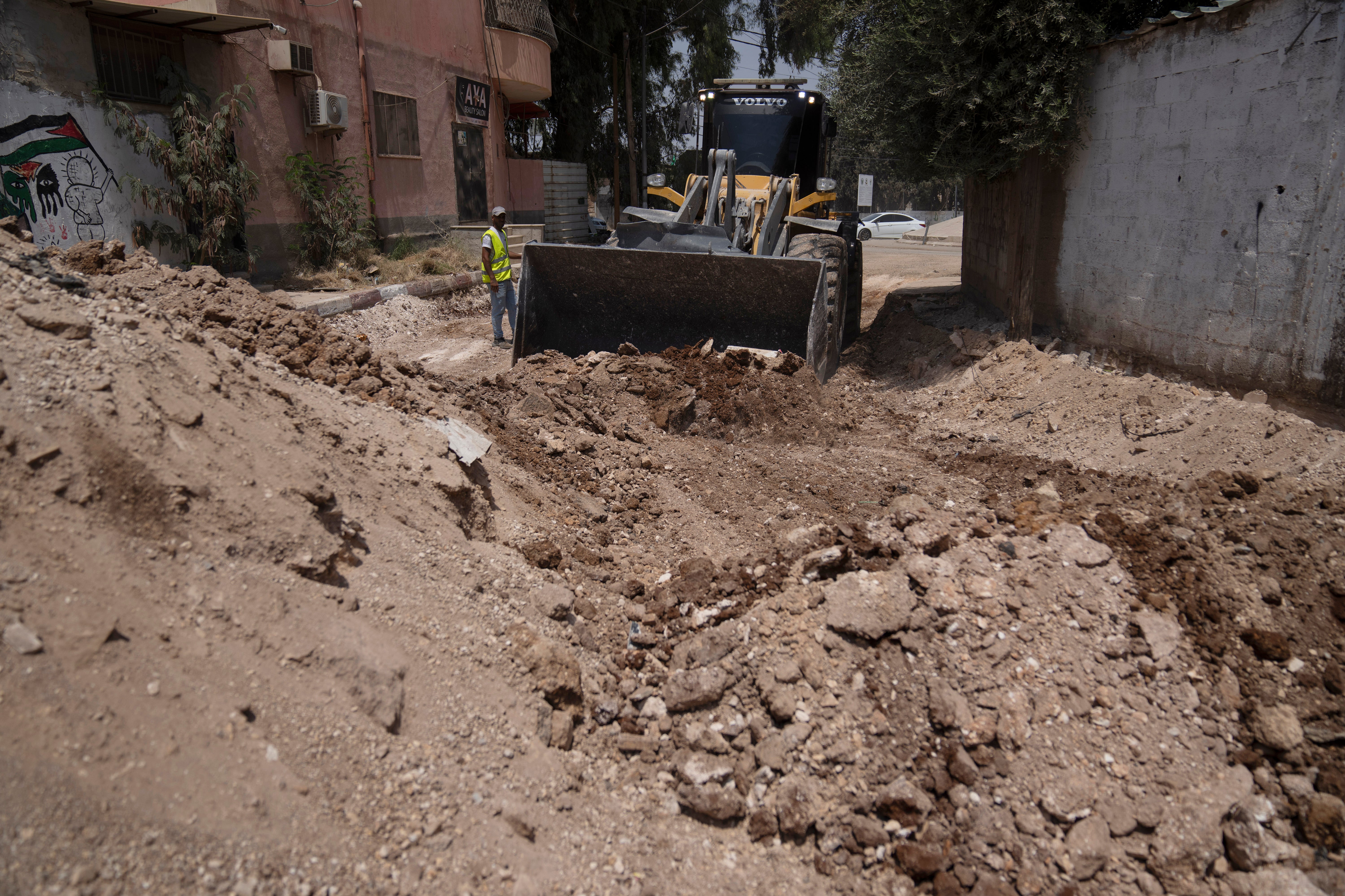 Palestinians Struggling Security Forces