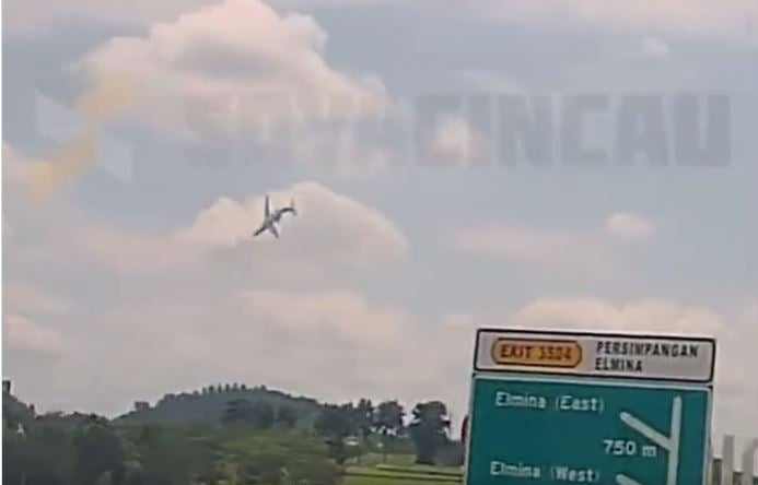 Seconds before a small plane came crashing down on a highway in Malaysia