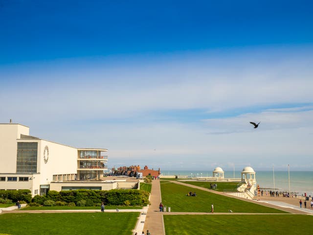 <p>The modernist style of the De La Warr contrasts wonderfully with the natural beauty of the coastline</p>