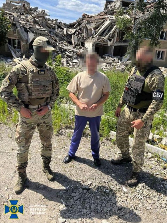 Ukrainian intelligence agency the SBU arrest a suspected Russian collaborator