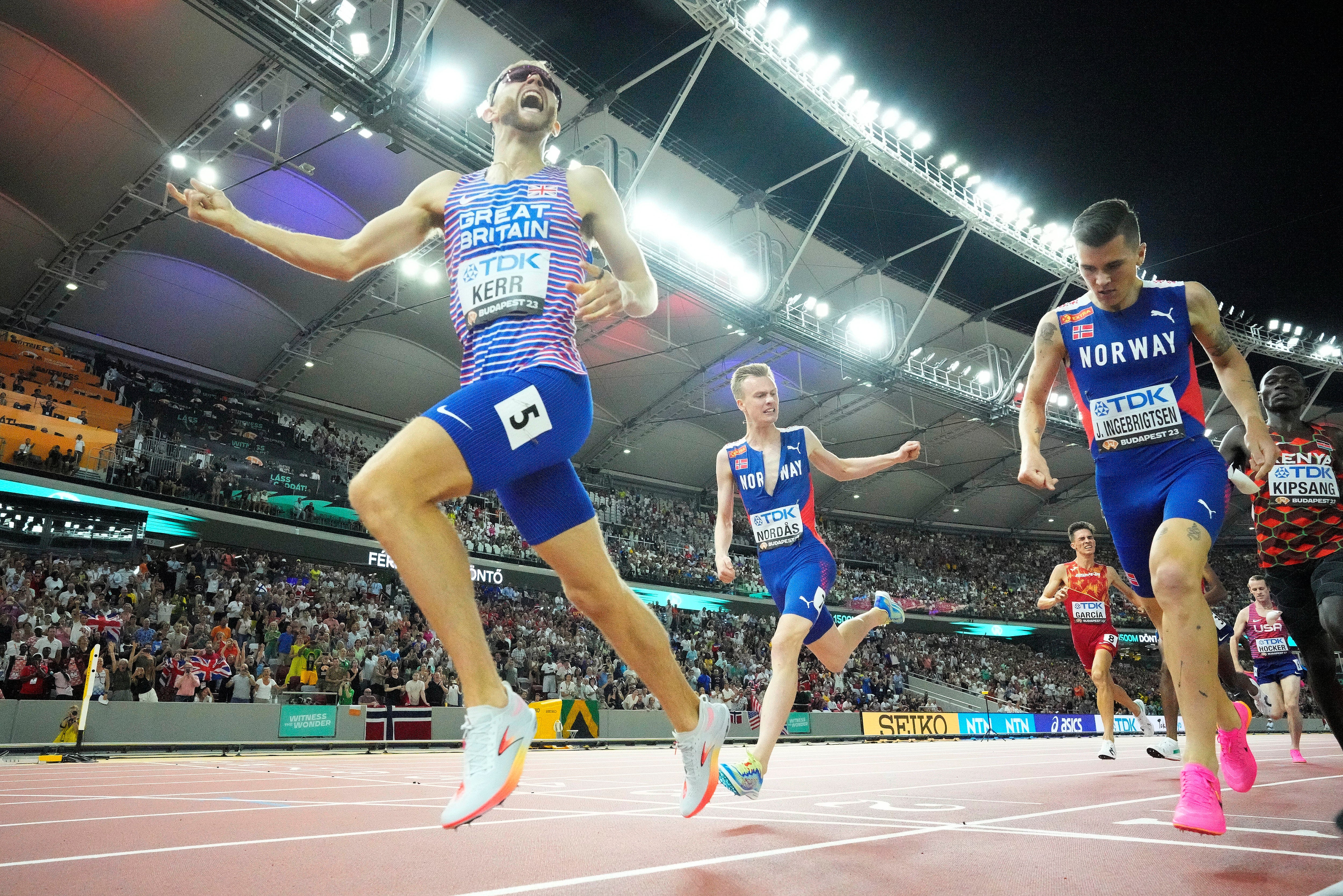 Kerr beats Ingebrigtsen to the line in the world championship final