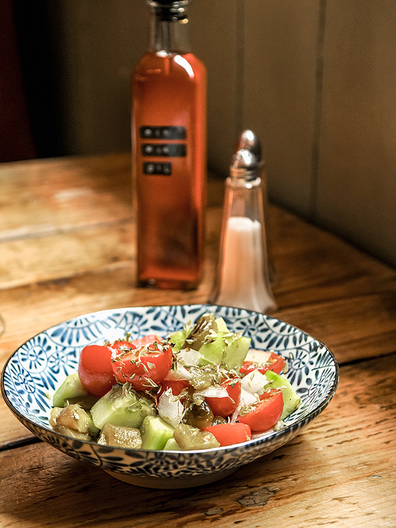 Montanhiera salad, or mountain tomato salad, is a popular accompaniment to piri piri chicken