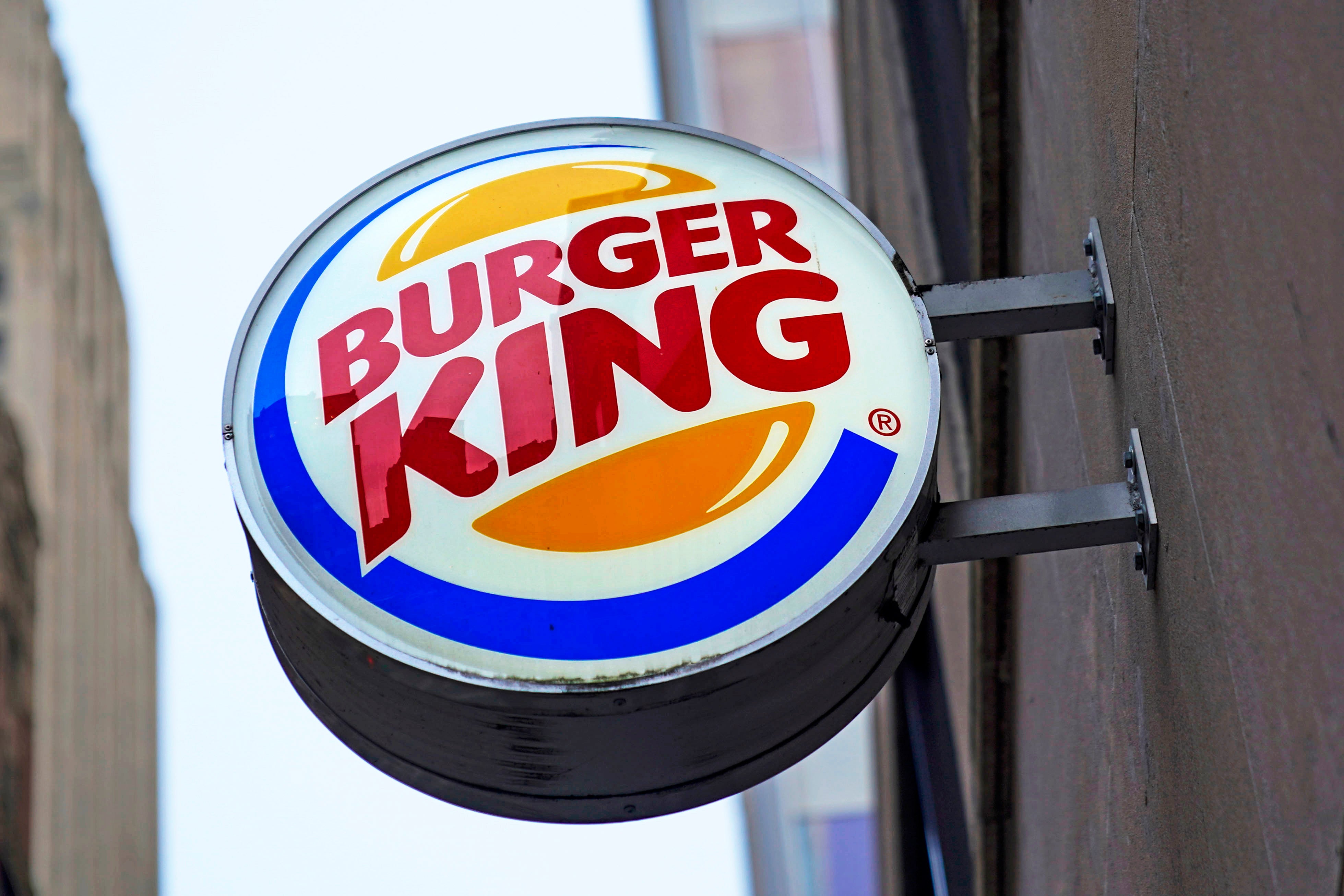 A federal judge has ruled that a group of Burger King customers can proceed with a lawsuit over false advertisements of the size of the company’s products, including its Whopper burger