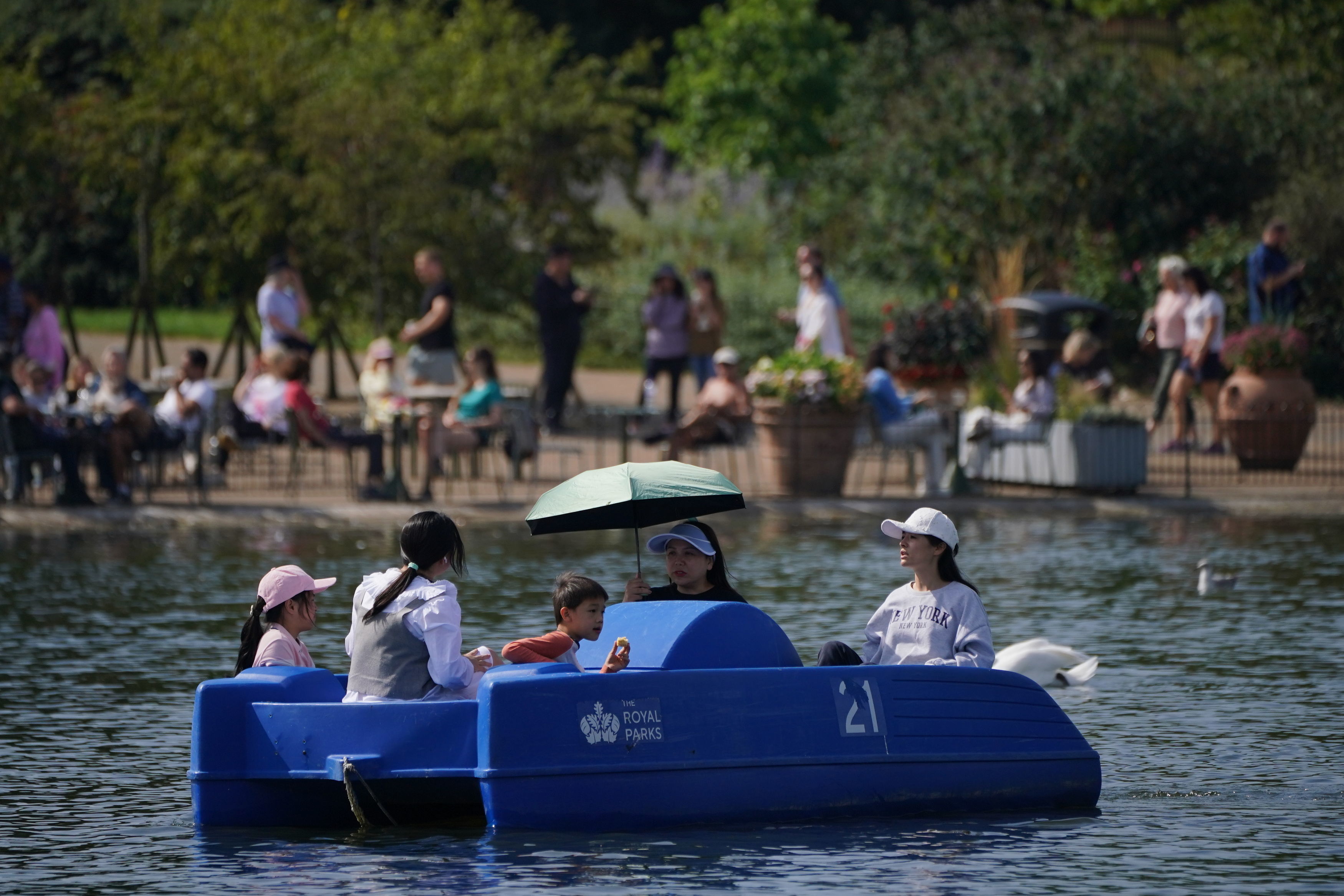 Forecasters are predicting a final “dose of summer” as the mercury is set to reach 30C