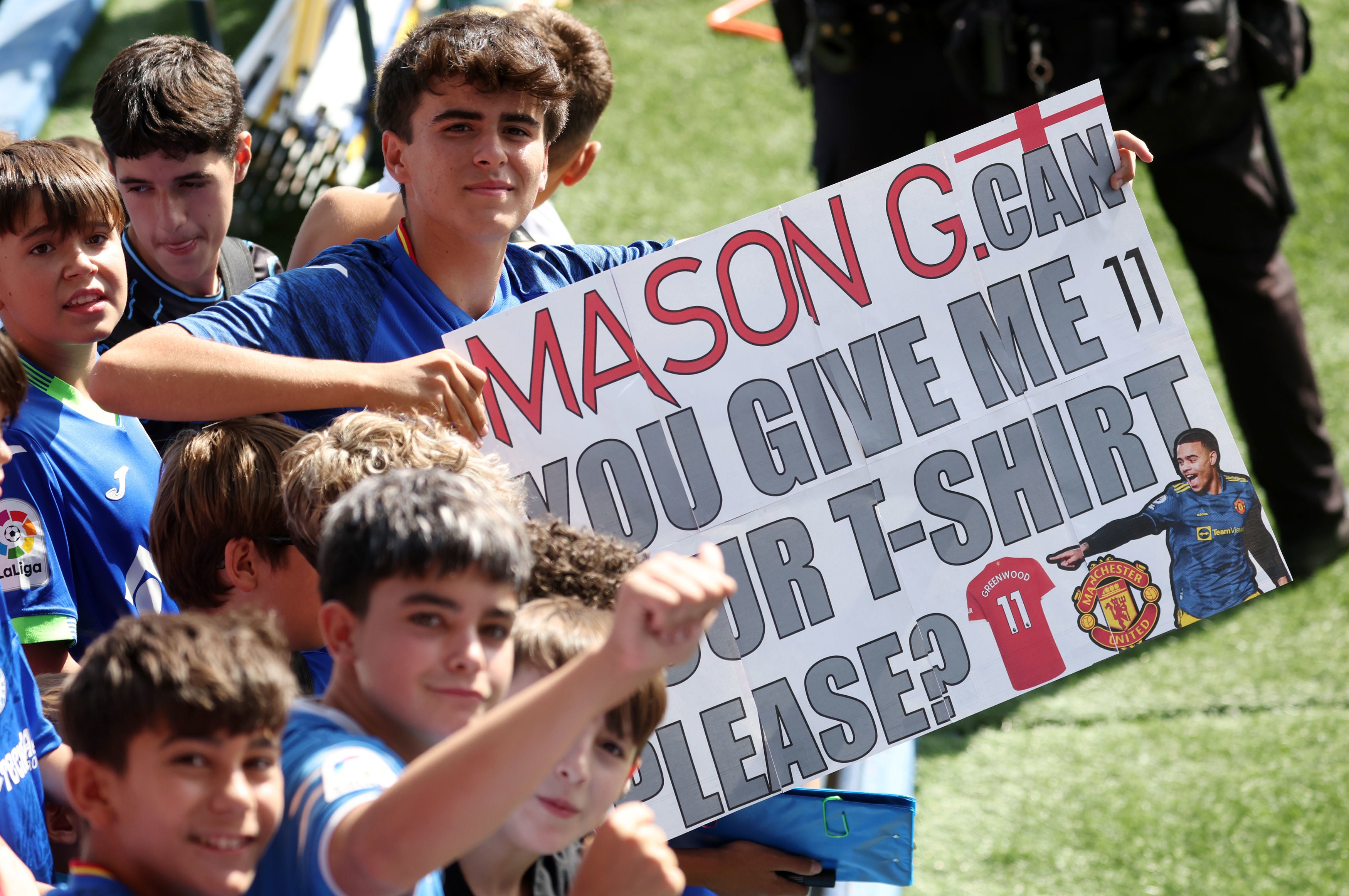 Fans welcome Greenwood to Getafe training