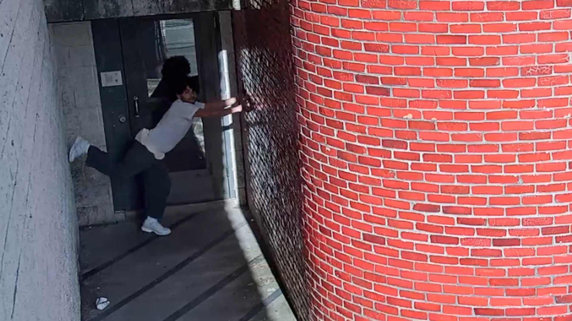 Watch how convicted murderer Danelo Calvacante escaped from prison