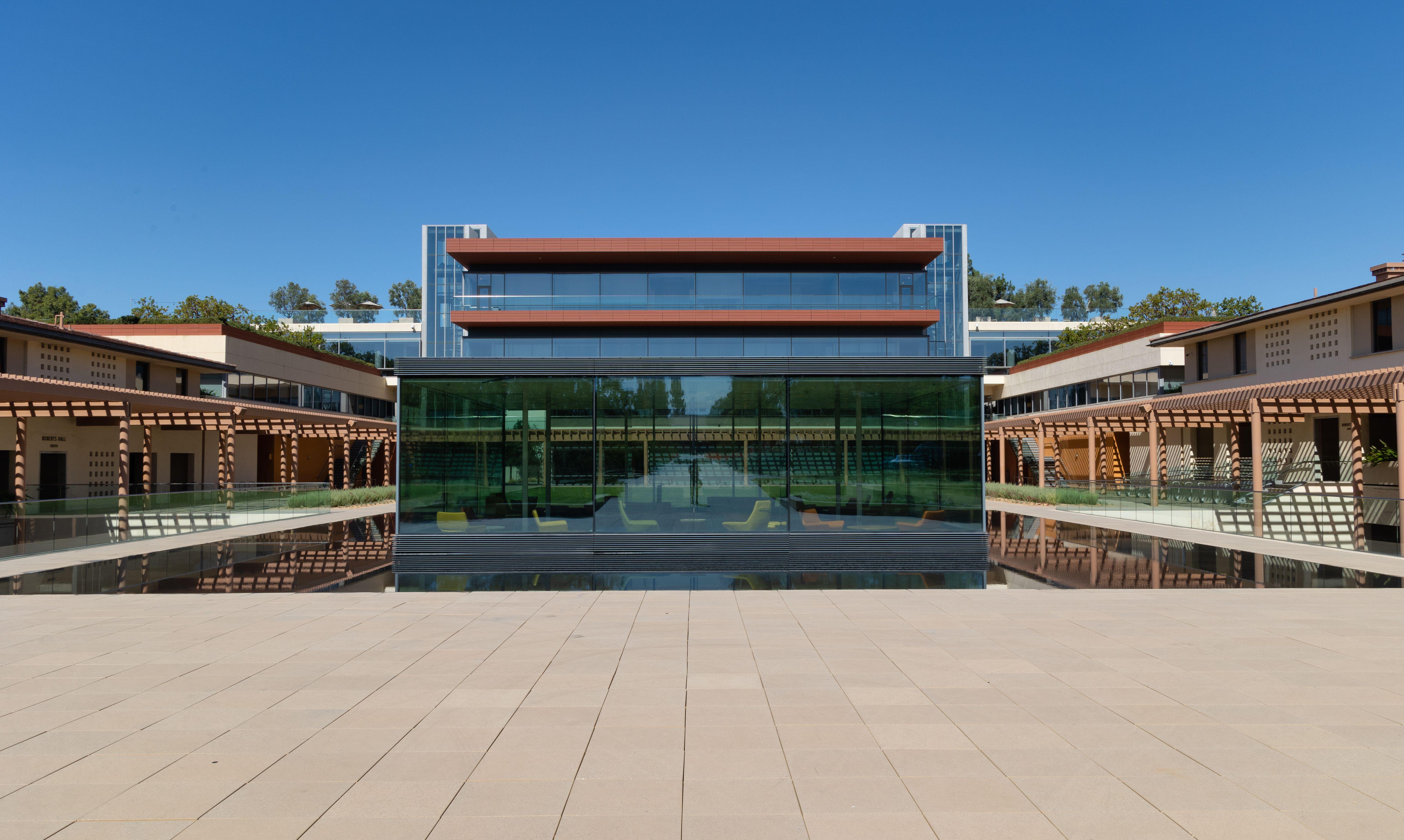 Murty Sunak Quantitative and Computing Lab is located underneath the ‘Cube’ in the Kravis Centre