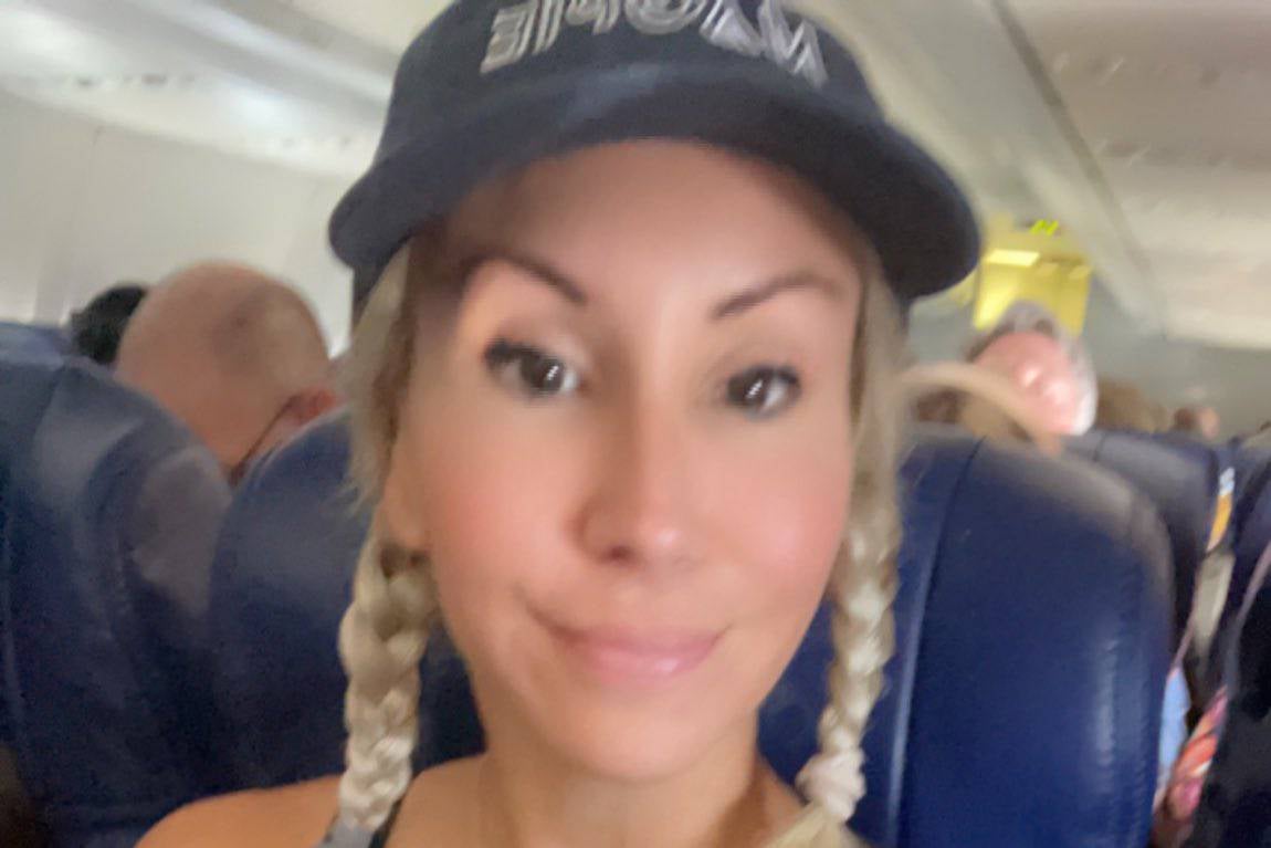 Maggi Thorne claims she was told to cover up for flight to Nashville, Tennessee