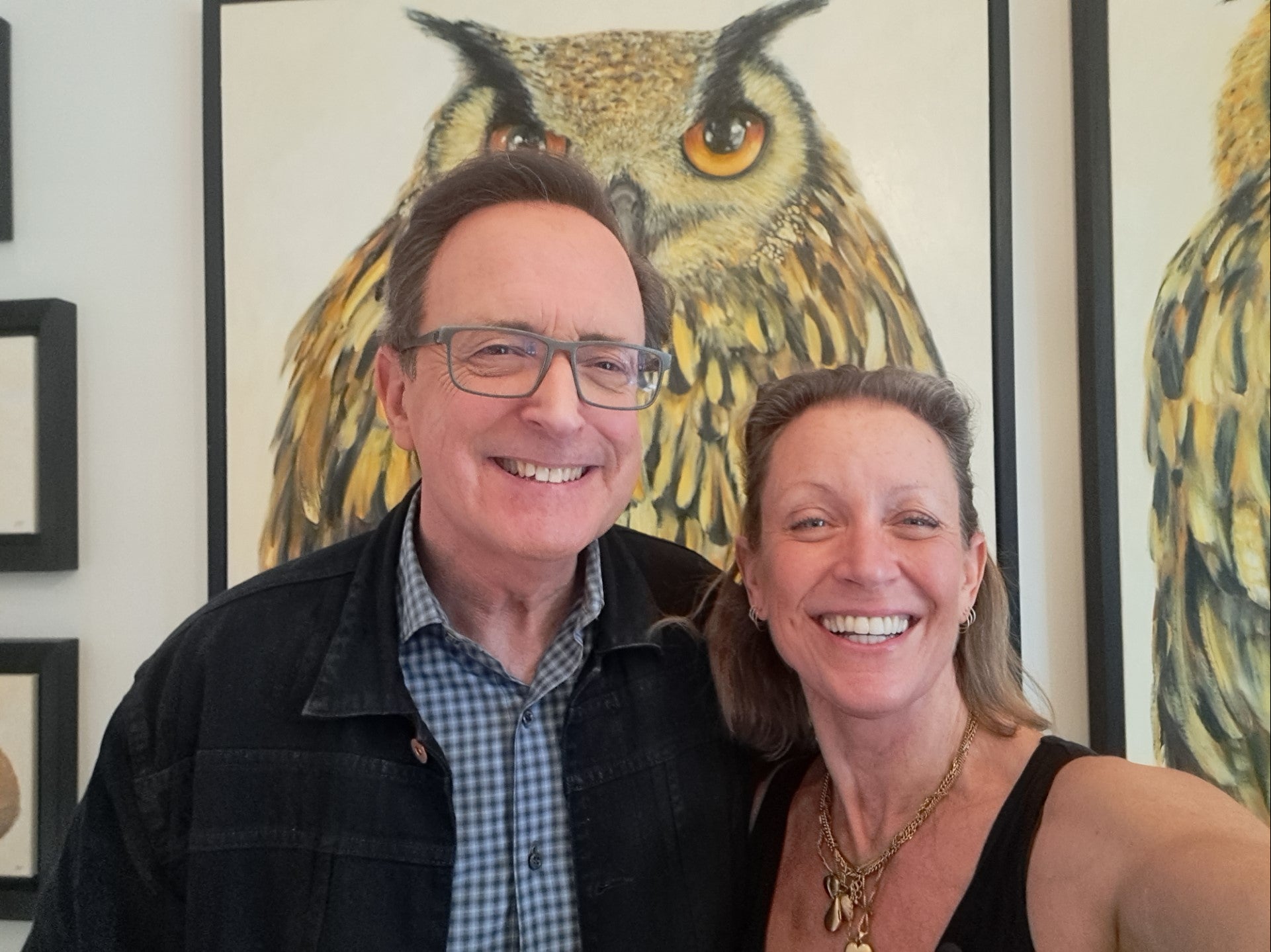 Frieda Hughes with American broadcaster Anthony Mason in her studio