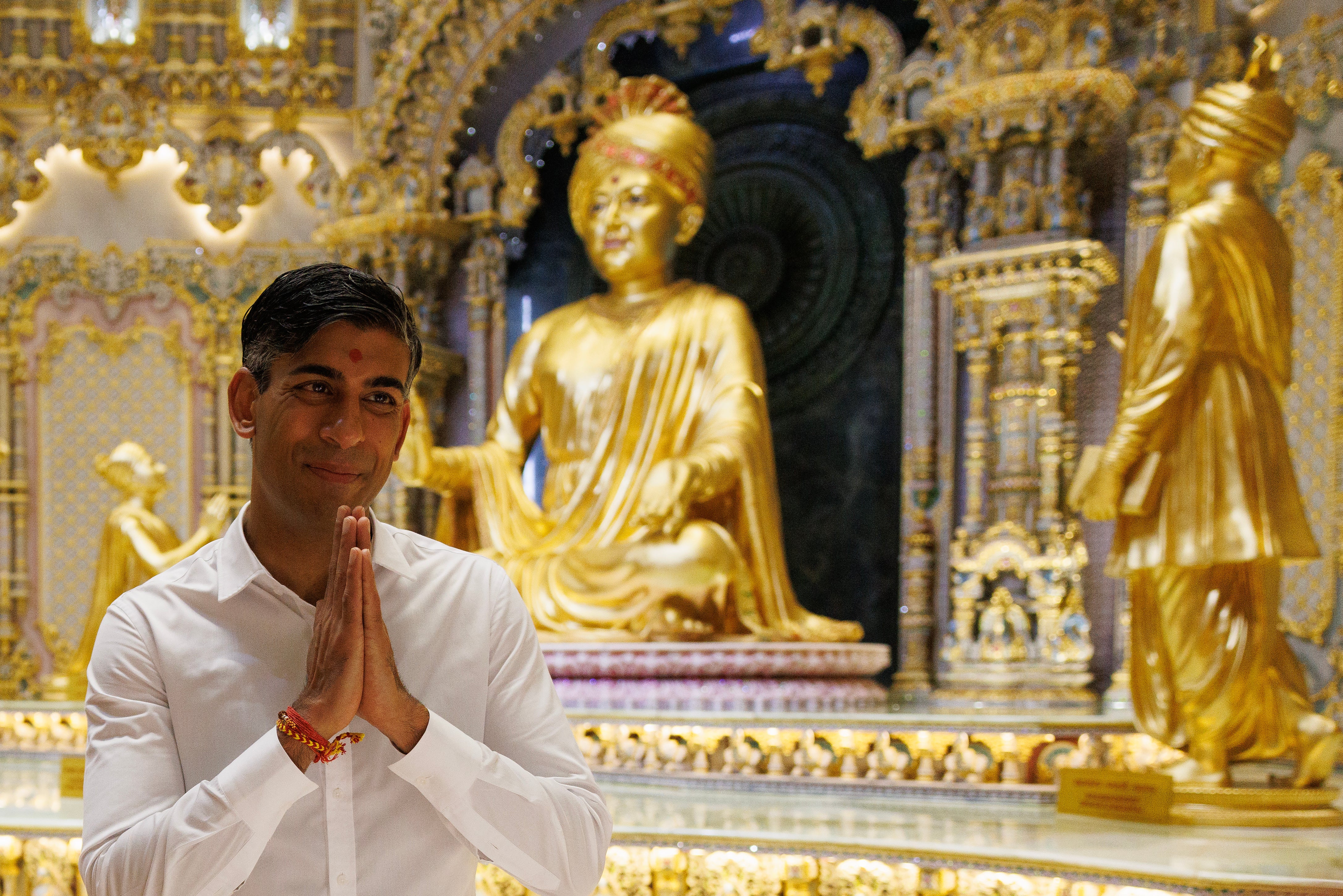 Rishi Sunak and his wife Akshata Murty offered prayers at the Akshardham Hindu Temple in New Delhi last year