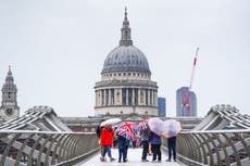 Hundreds of businesses to join ‘queue for climate’ on London’s Millennium Bridge