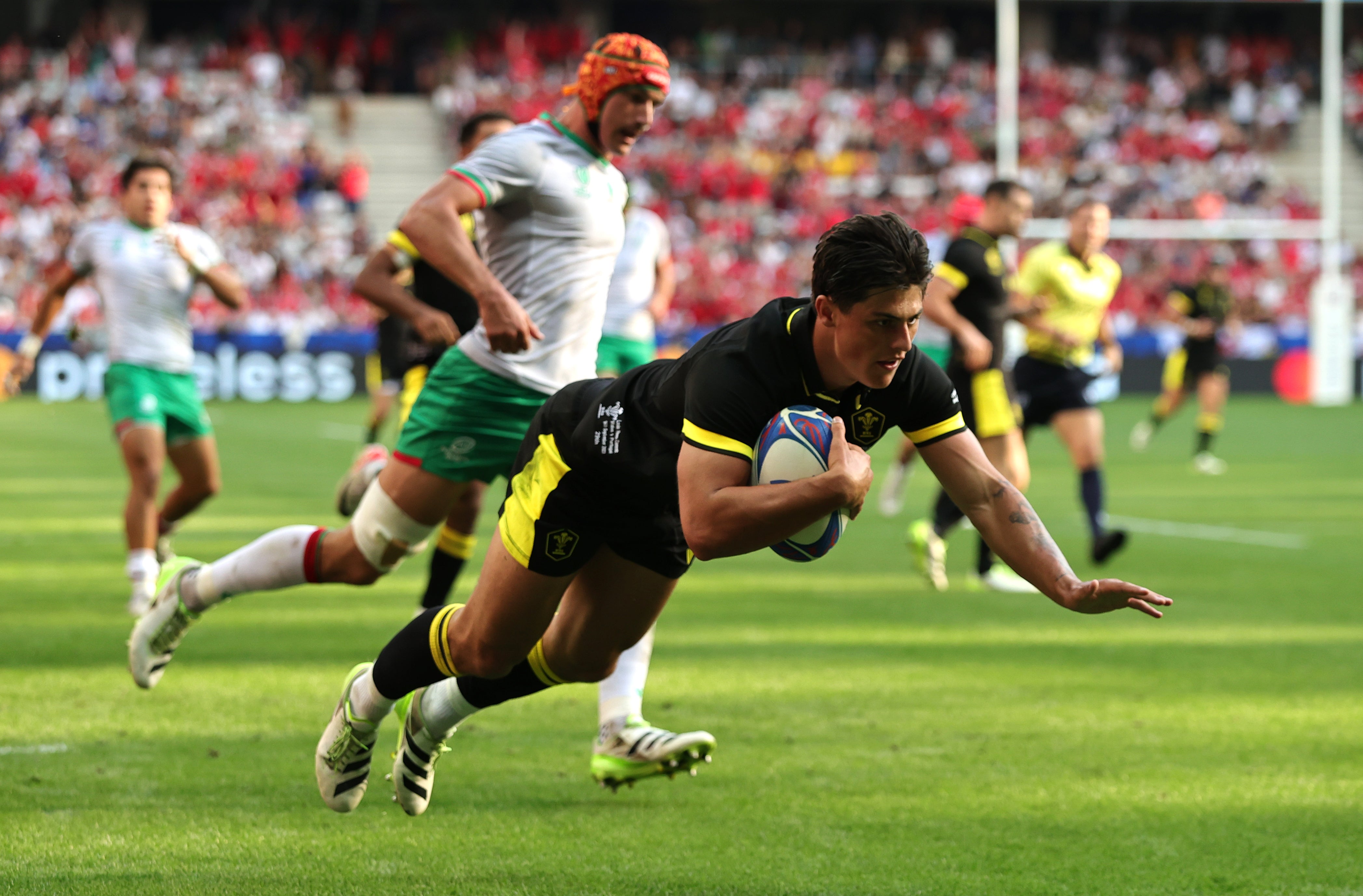 Wales beat Portugal 28-8