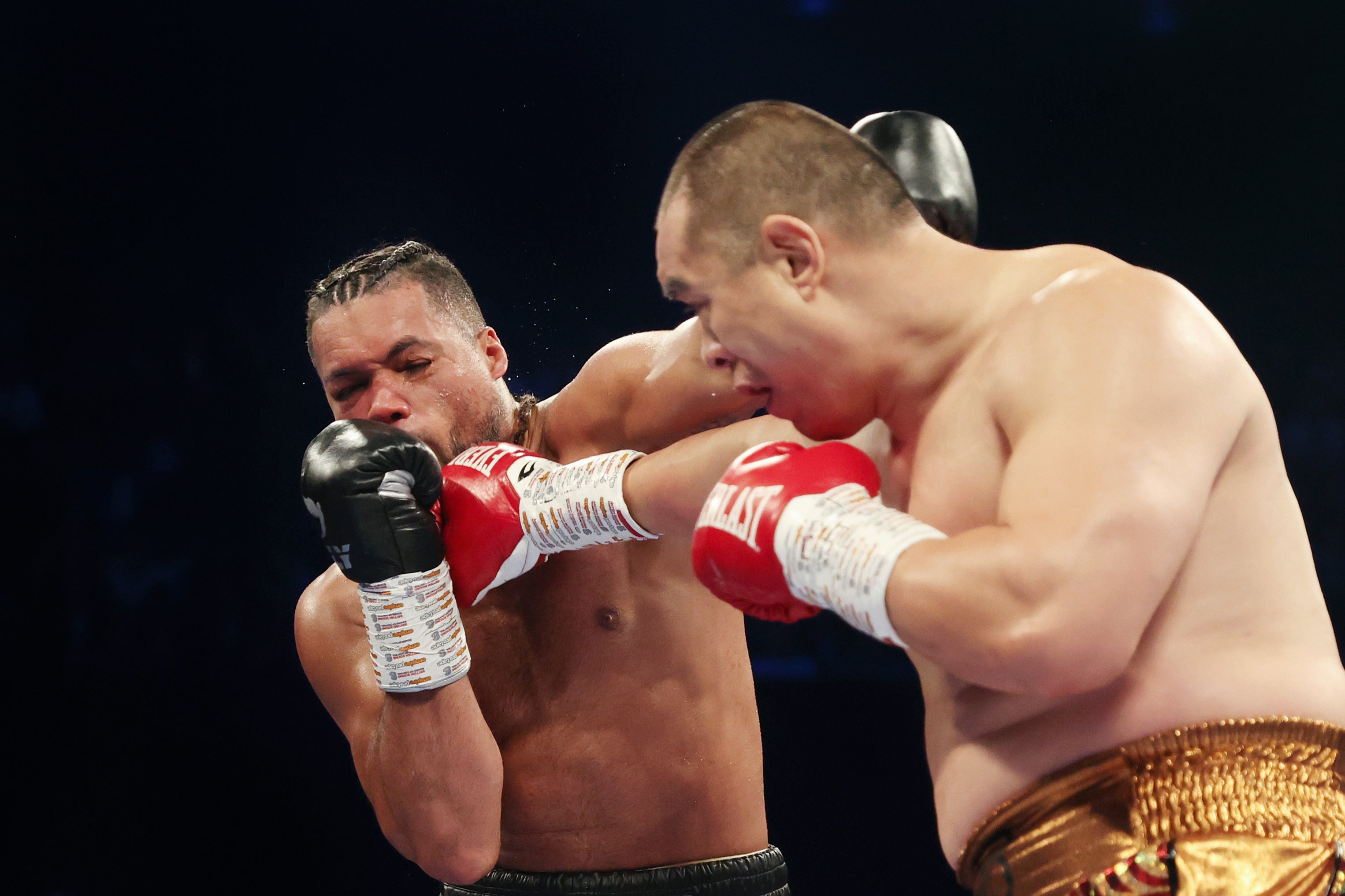 Joe Joyce (left) during his first loss to Zhilei Zhang