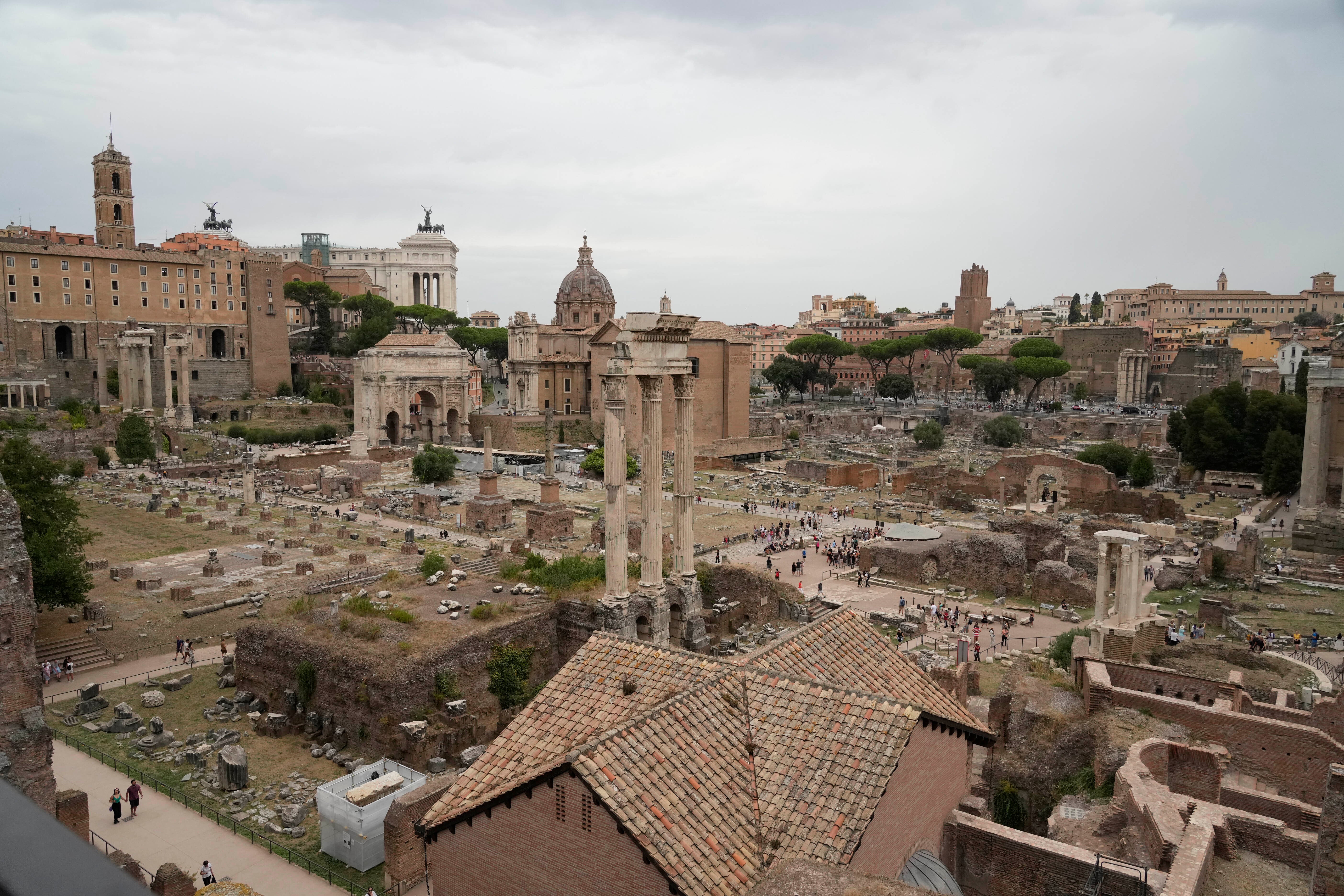 Visitors should look beyond famous tourist sites like the Roman Forum, says Guy de la Bédoyère