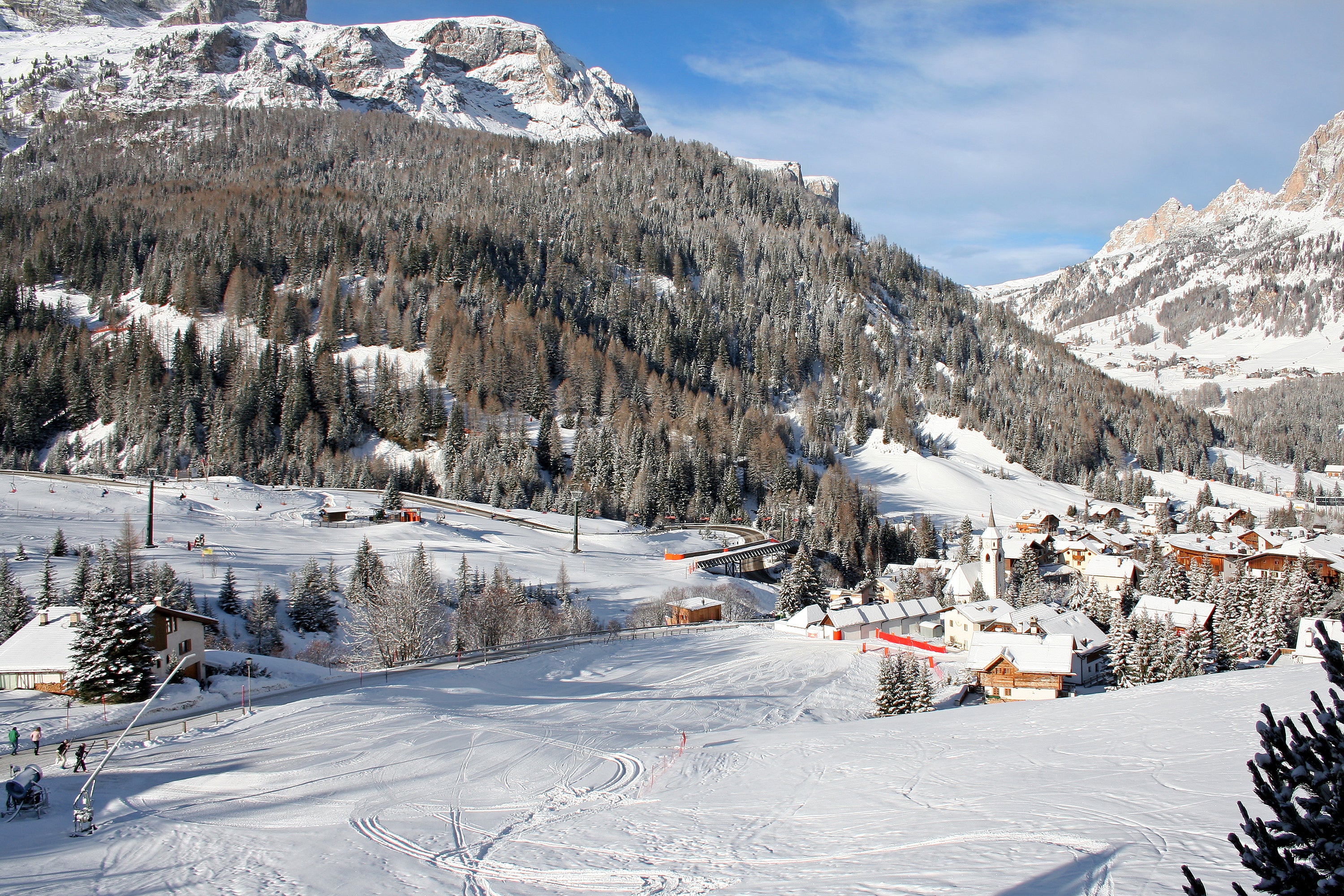 A range of wide nursery slopes progress into gentle blues in Corvara