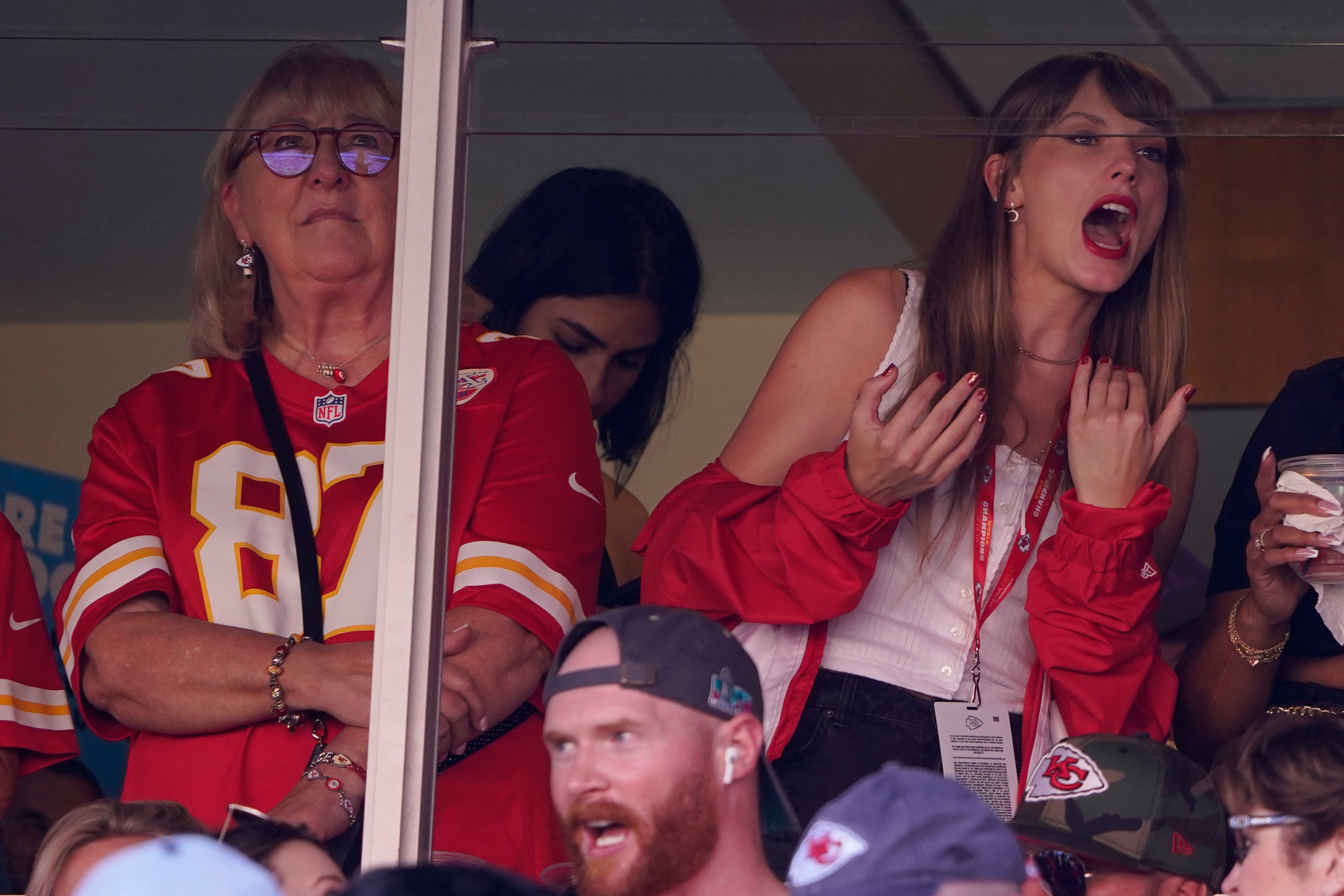 TAYLOR SWIFT TRAVIS KELCE