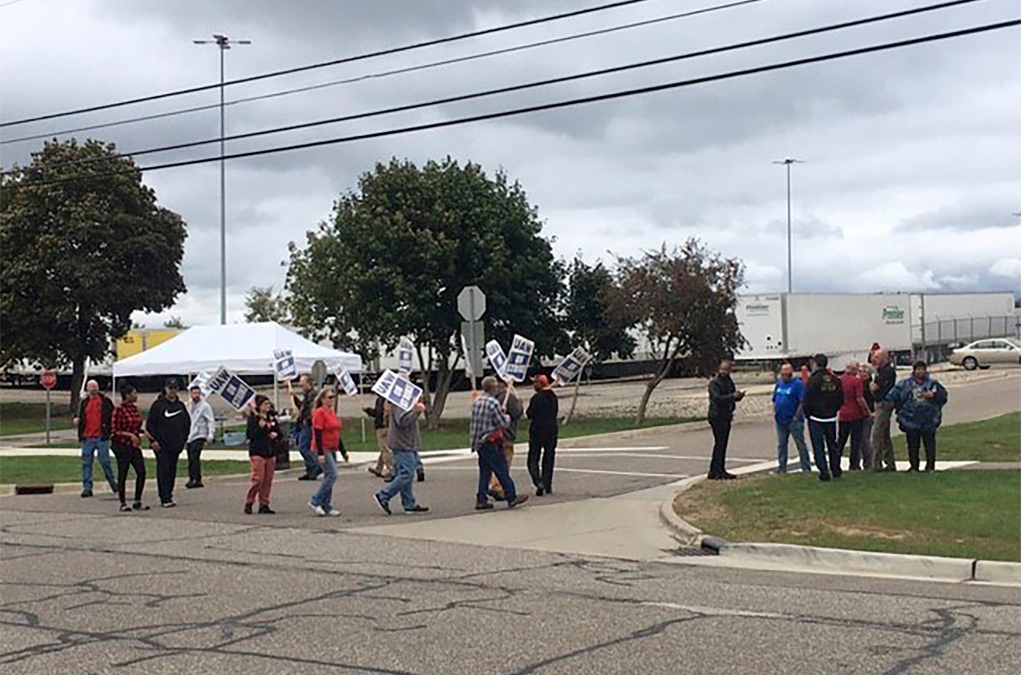 Auto Workers Strike Pickets Struck