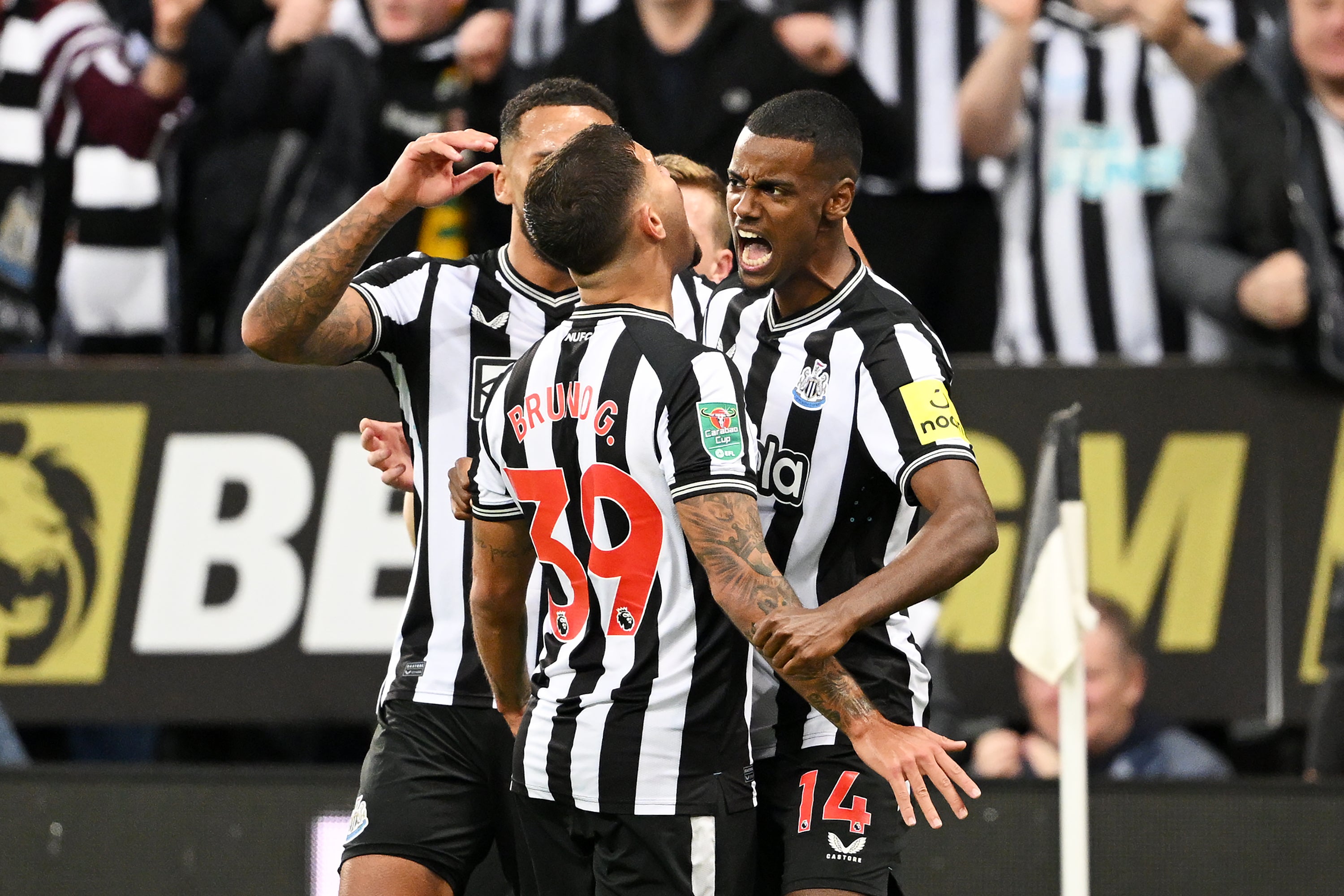 Newcastle players celebrate after Alexander Isak’s winnning goal