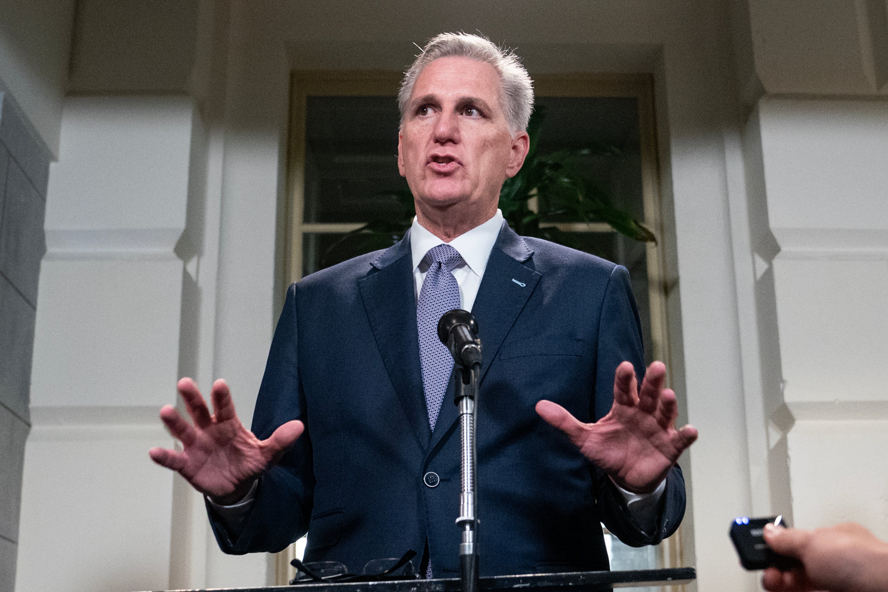 Government shutdown: House voting as Republicans scramble for deal