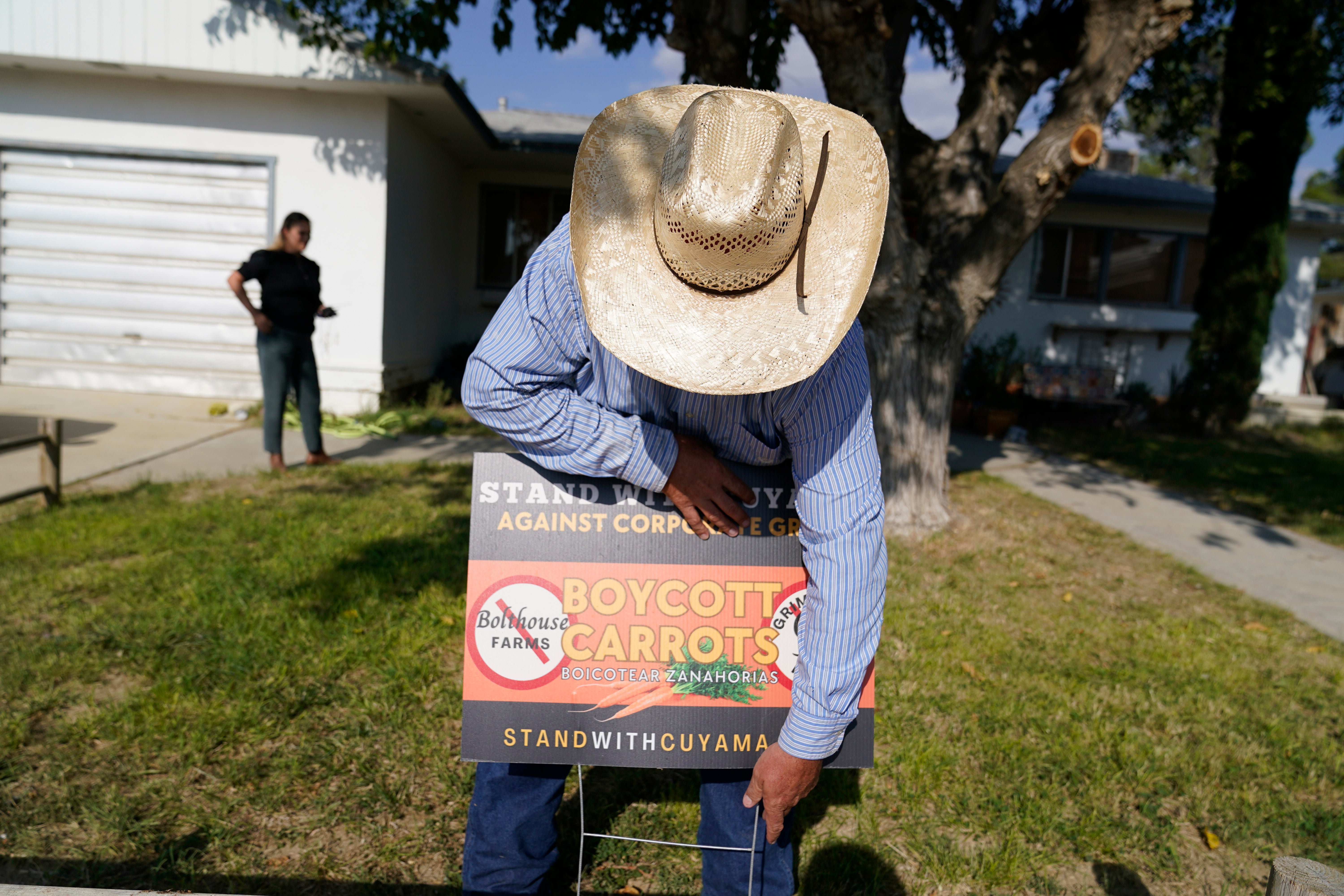 Jake Furstenfeld, a cattle rancher and a leader of the boycott putting up the anti-carrot signs