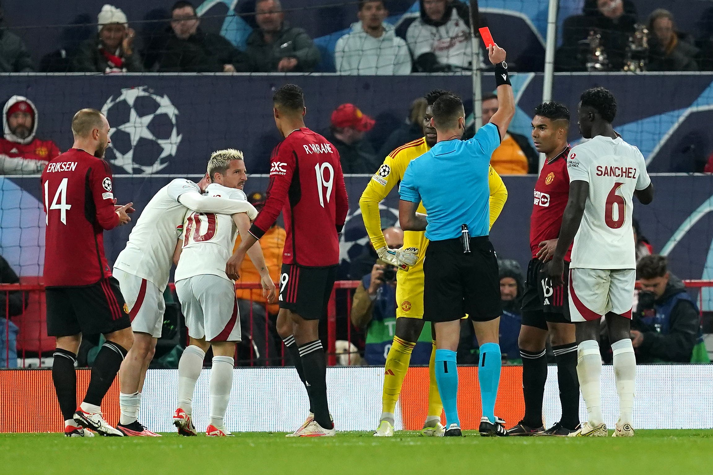 Casemiro is sent off for his foul on Mertens