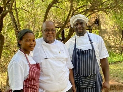 Group executive chef Wilfred Mtshali (centre) with Dzunisani Lubisi, trainee chef (left) and Freedom Masinga, former trainee chef and chef de partie at Little Bush Camp