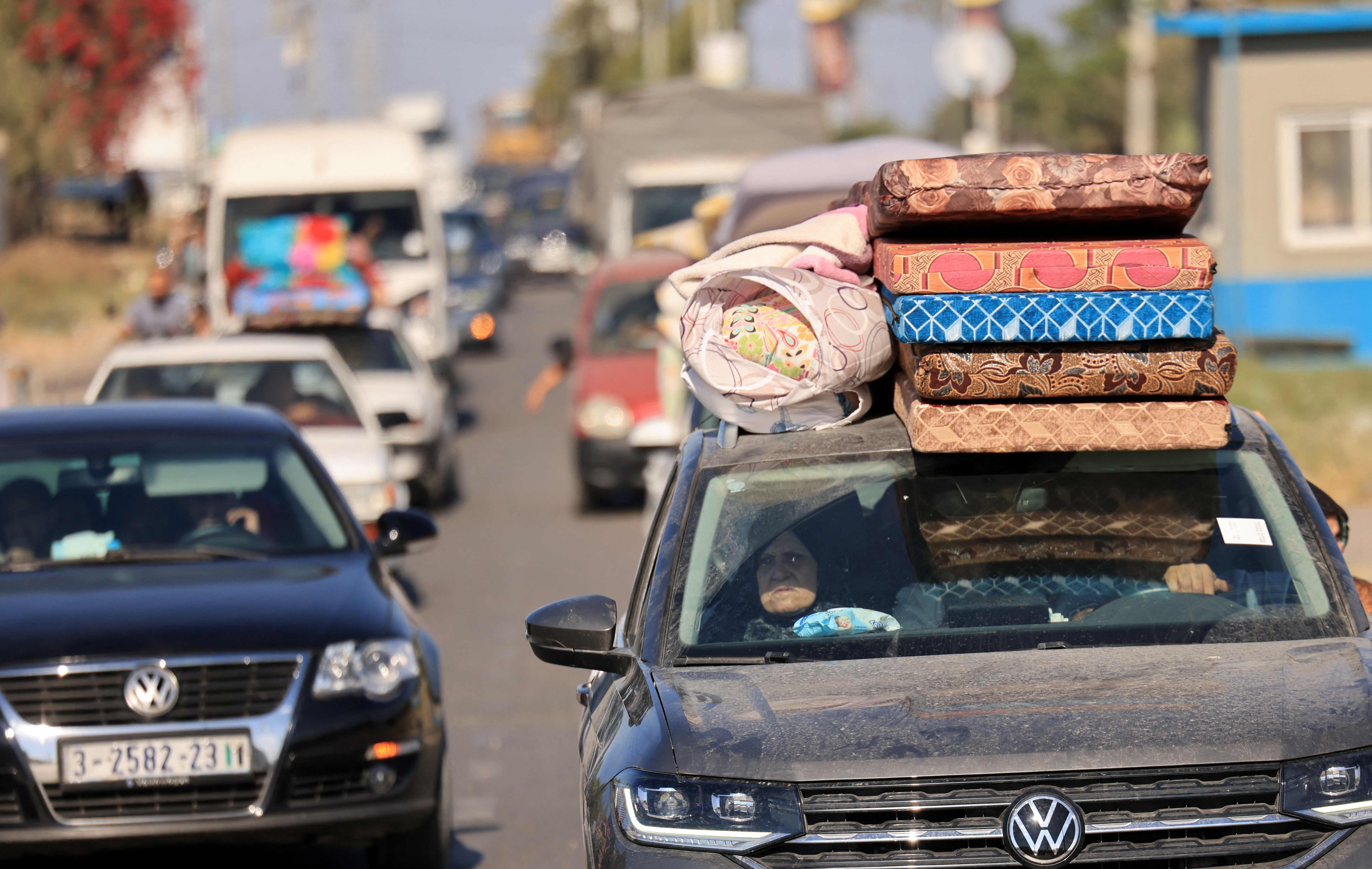 Palestinian families flee following the Israeli army’s warning to leave their homes