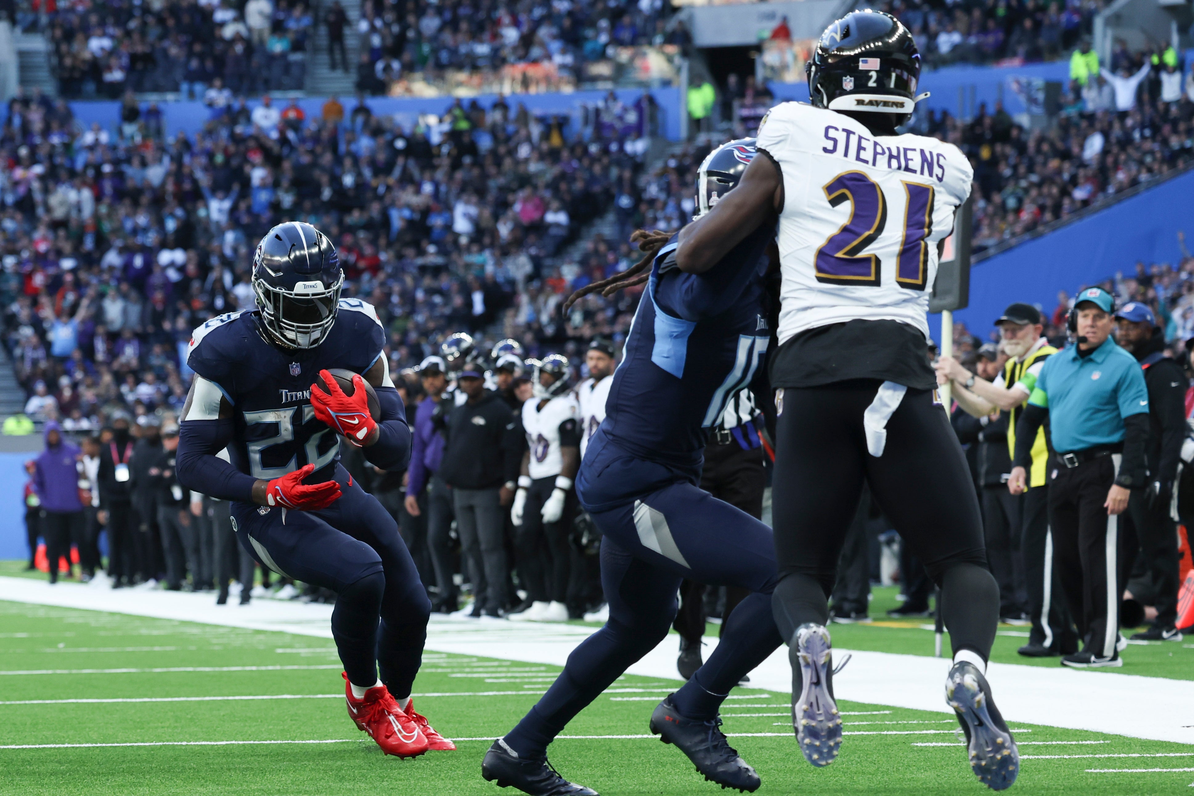 Tennessee Titans running back Derrick Henry (22) runs the ball for a touchdown