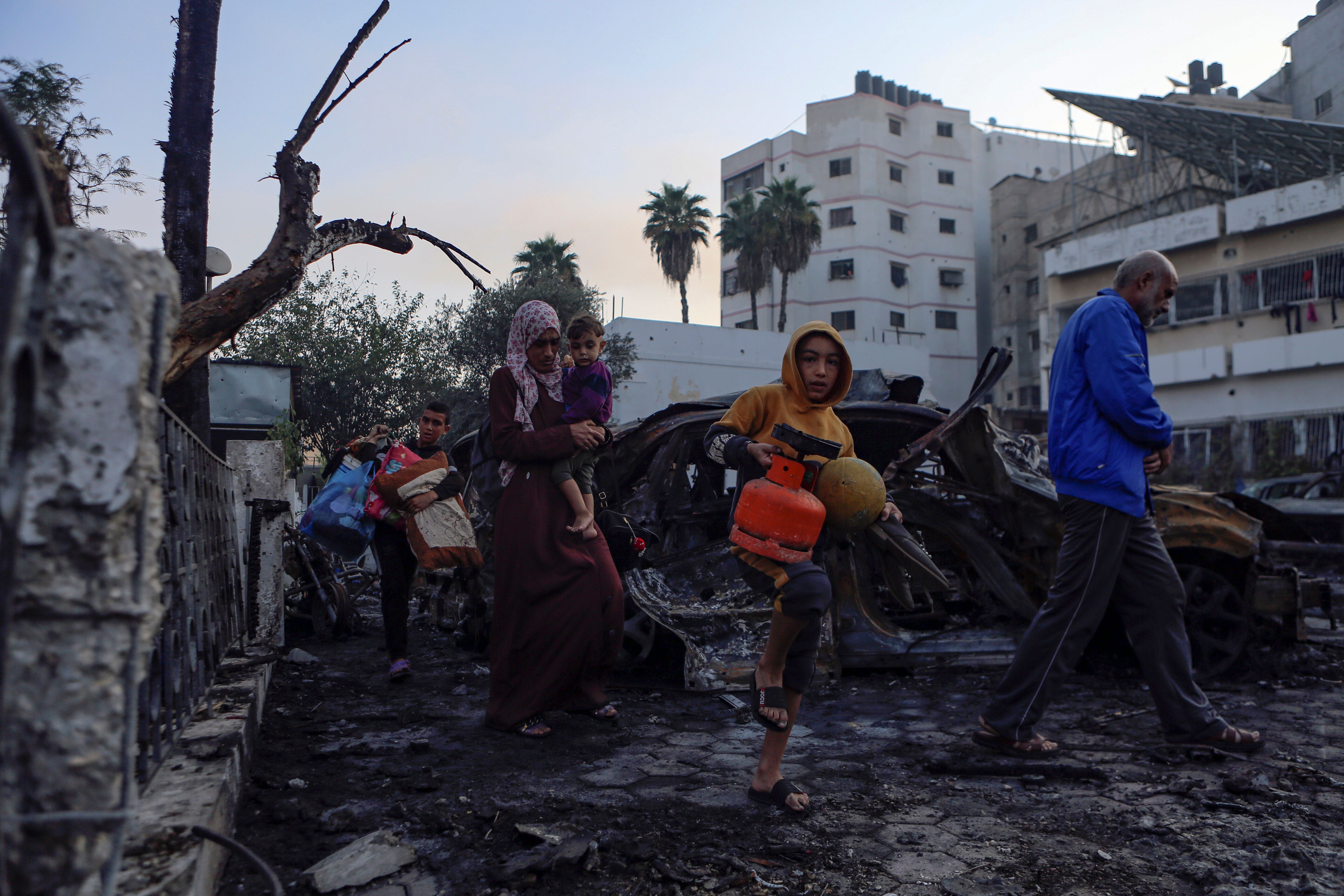 Palestinians leaving Al-Ahli hospital