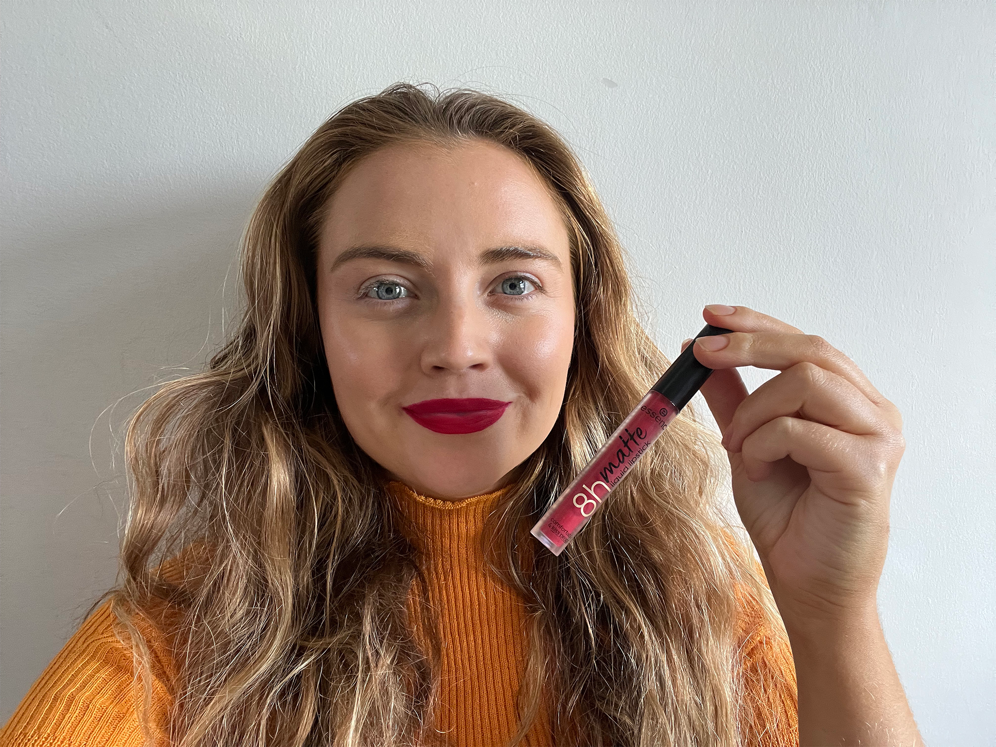 Essence 8H matte liquid lipstick 07 classic red